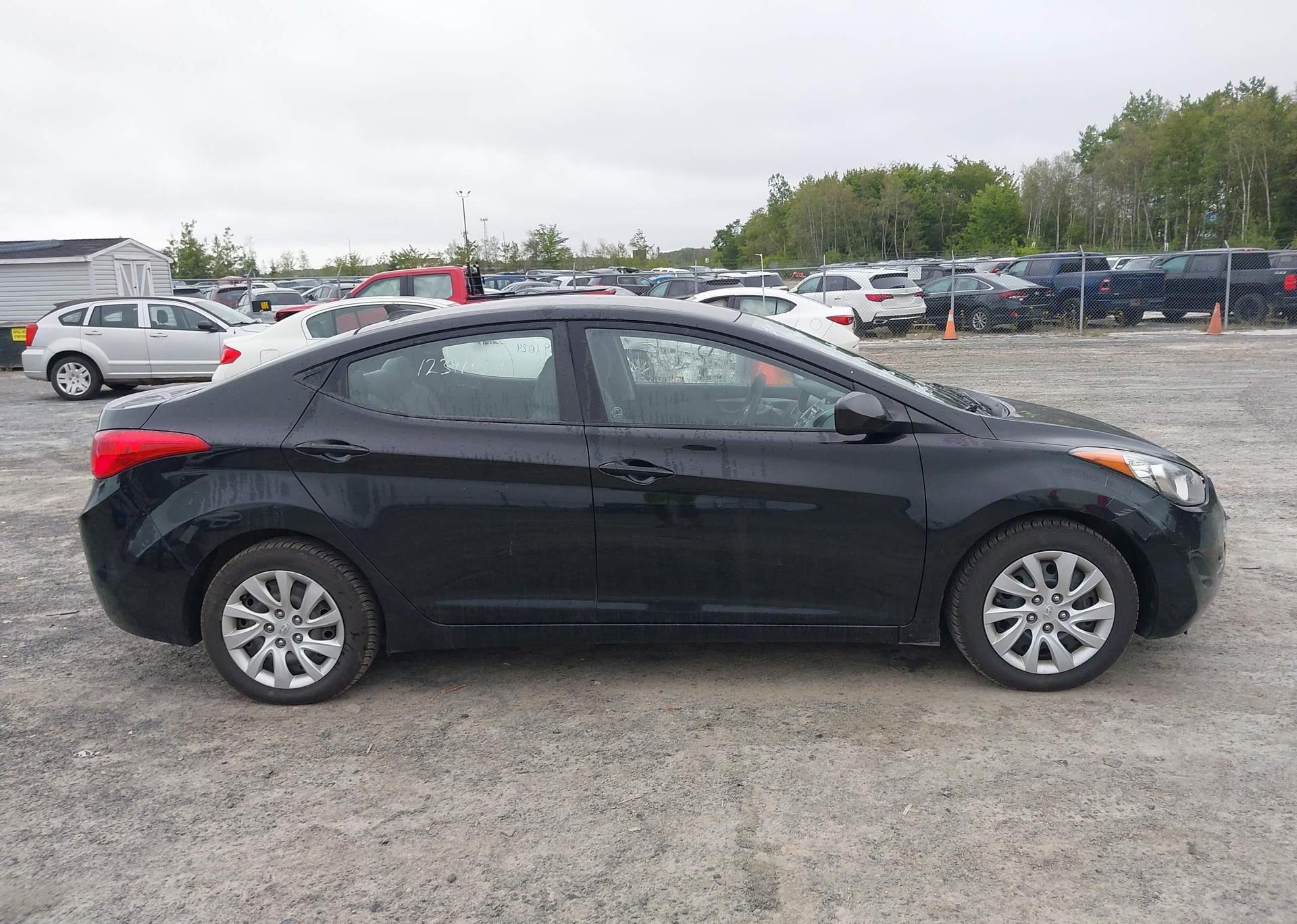 2013 HYUNDAI ELANTRA GL