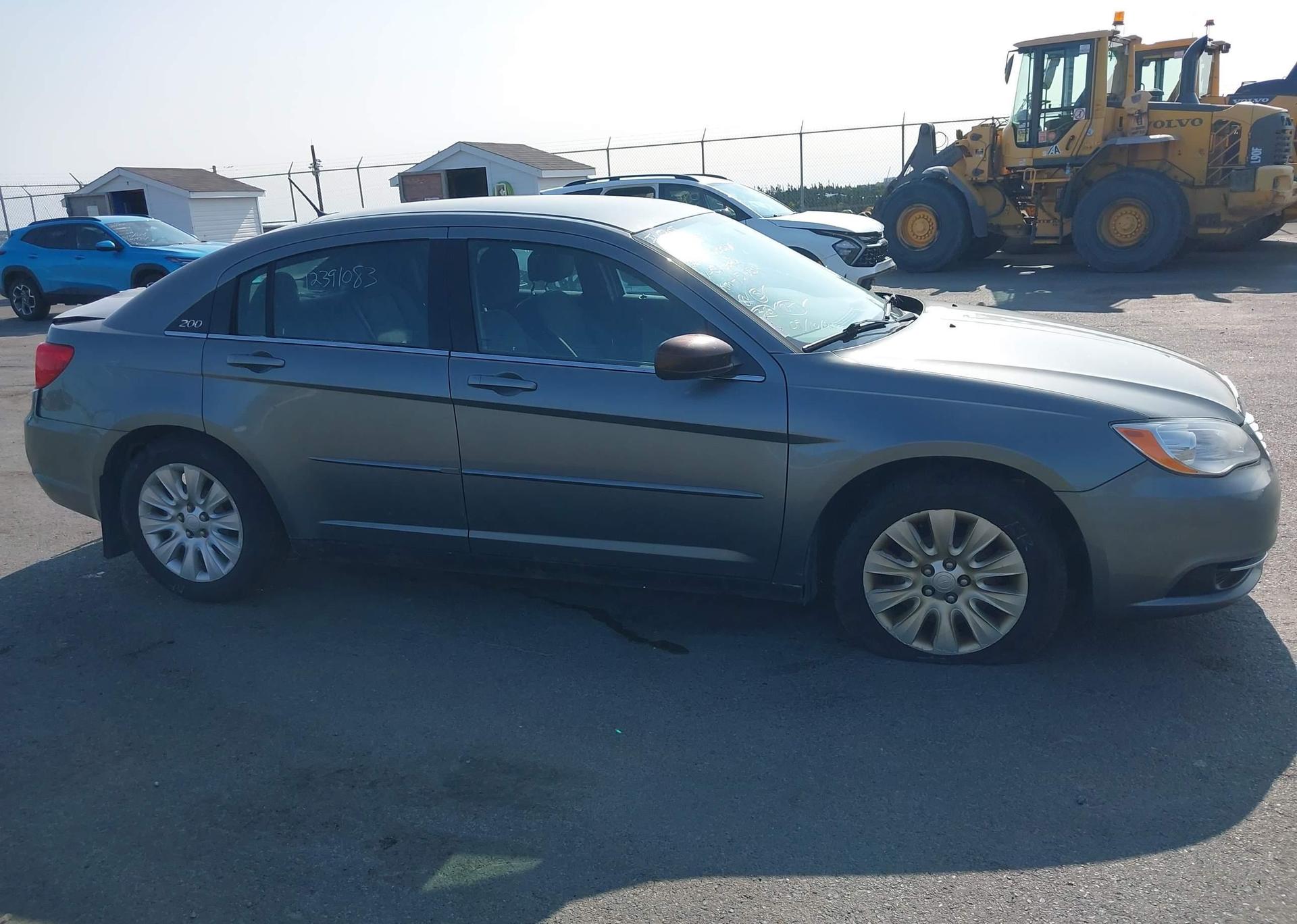 2013 CHRYSLER 200 LX