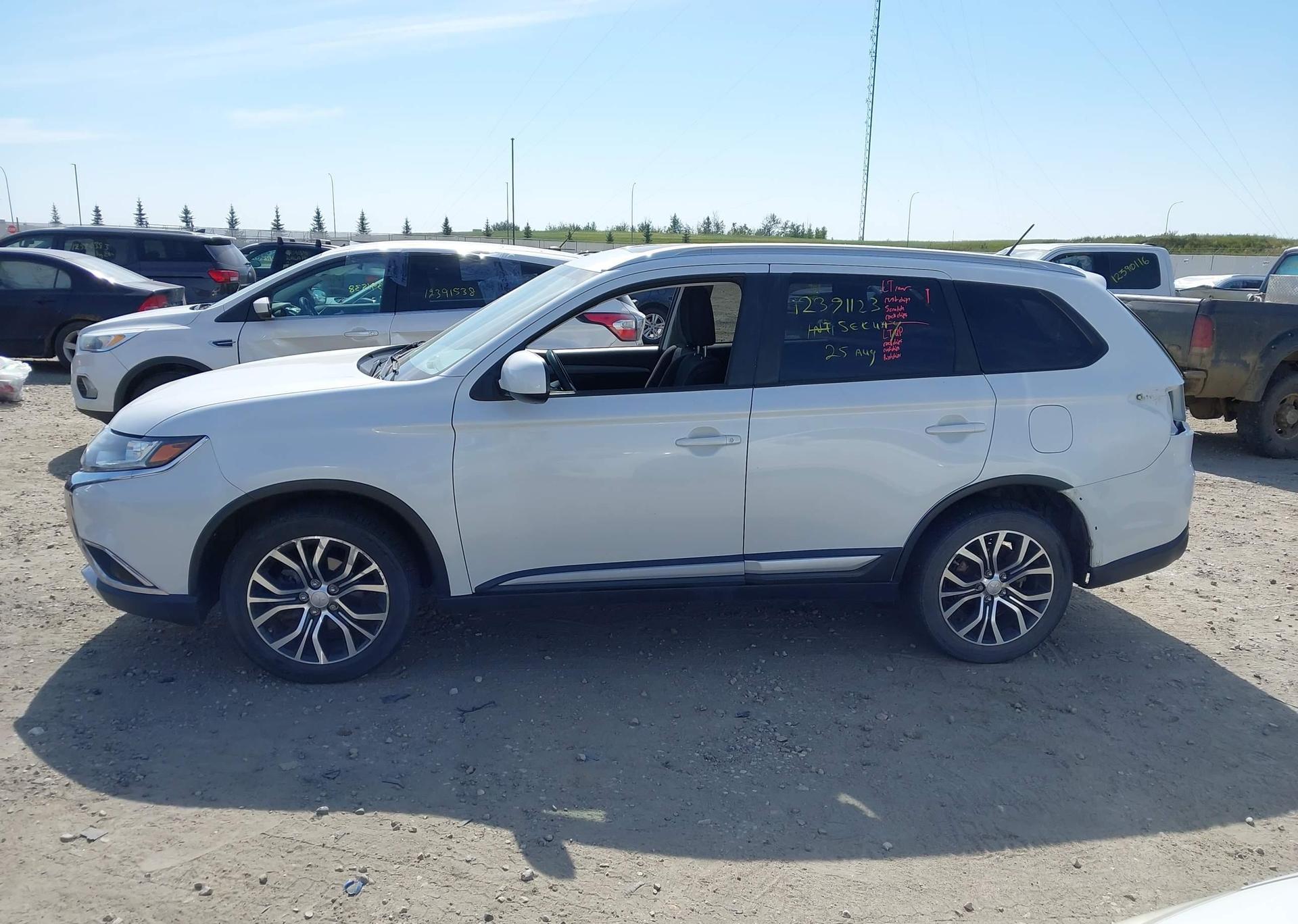 2016 MITSUBISHI OUTLANDER ES