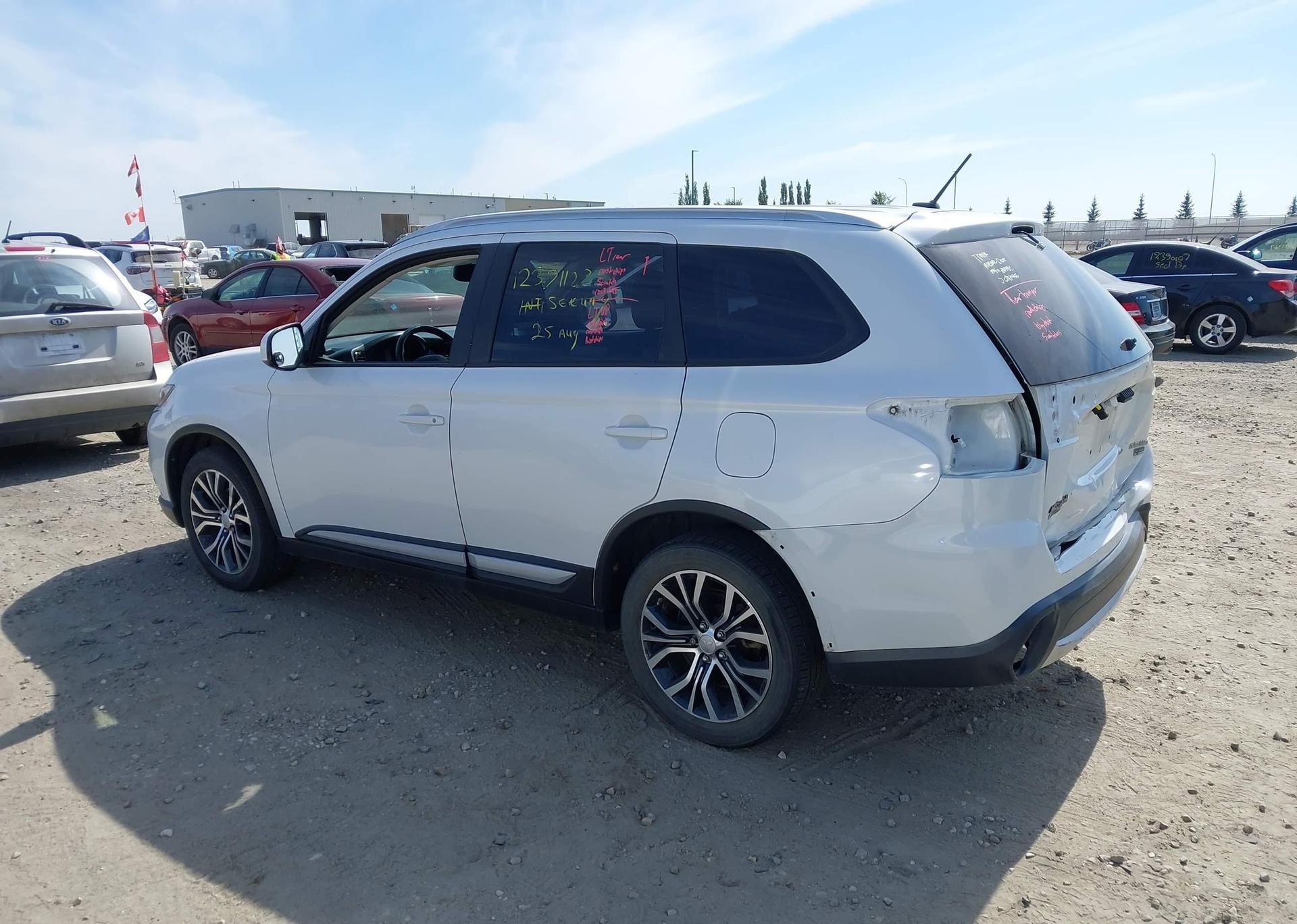 2016 MITSUBISHI OUTLANDER ES
