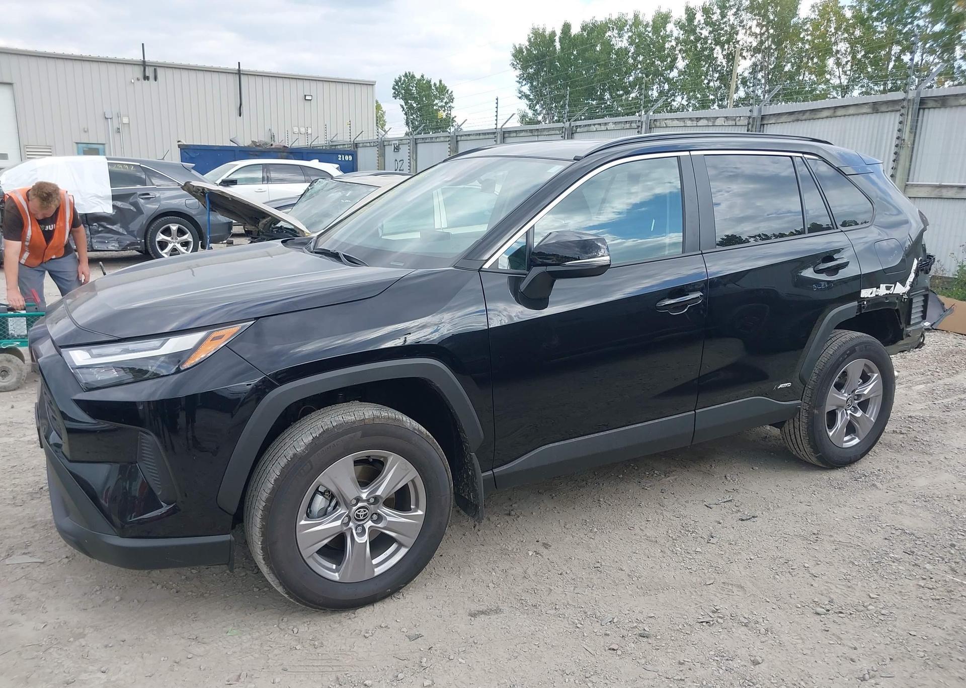 2025 TOYOTA RAV4 HYBRID XLE