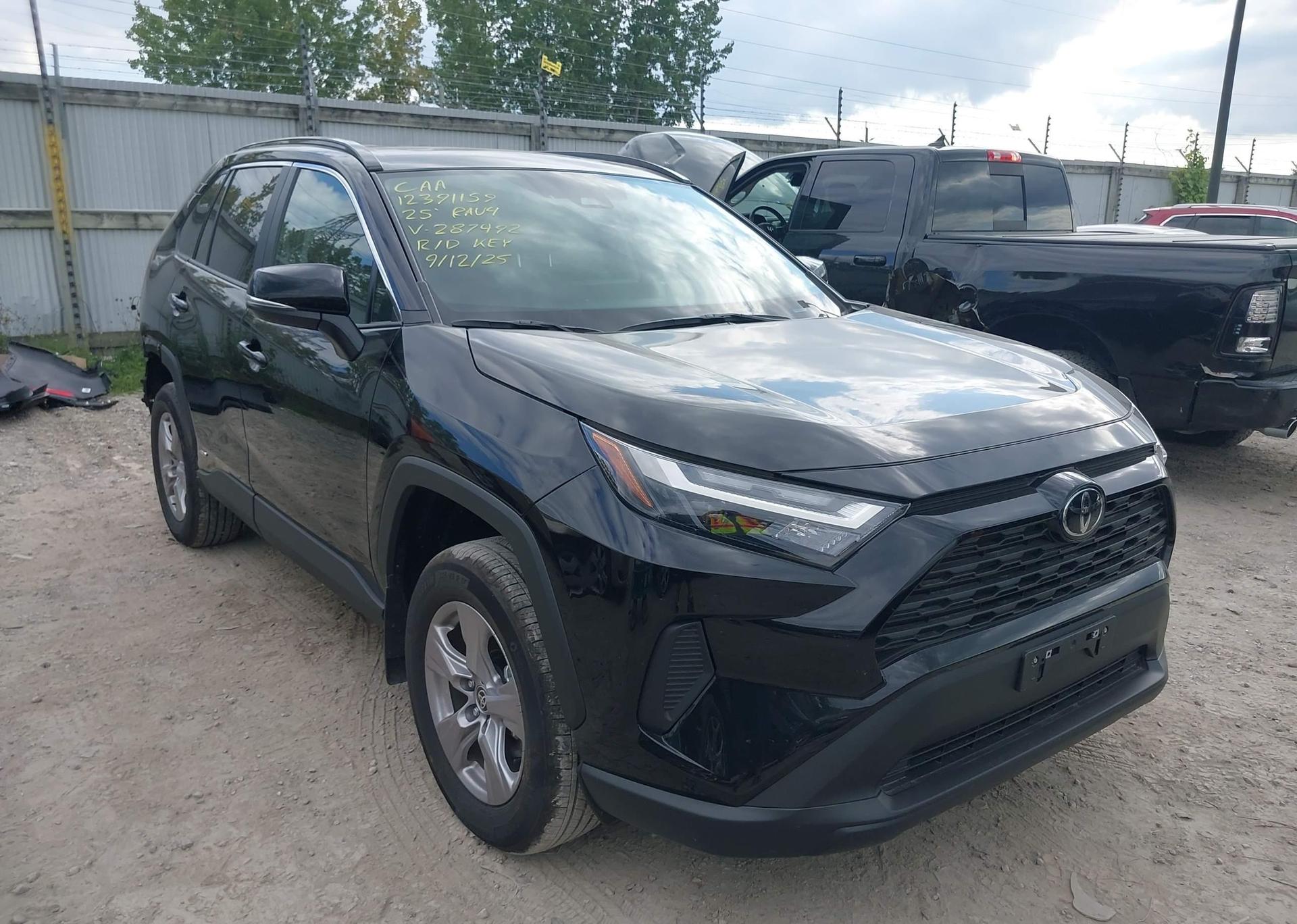 2025 TOYOTA RAV4 HYBRID XLE