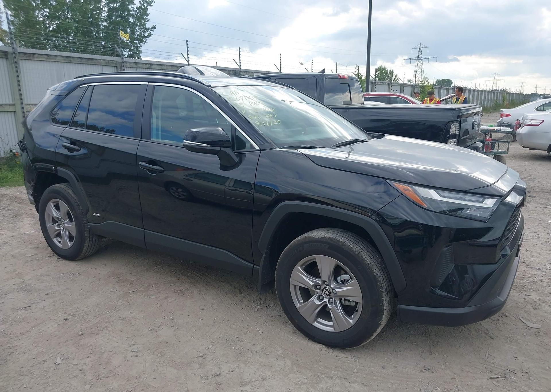2025 TOYOTA RAV4 HYBRID XLE