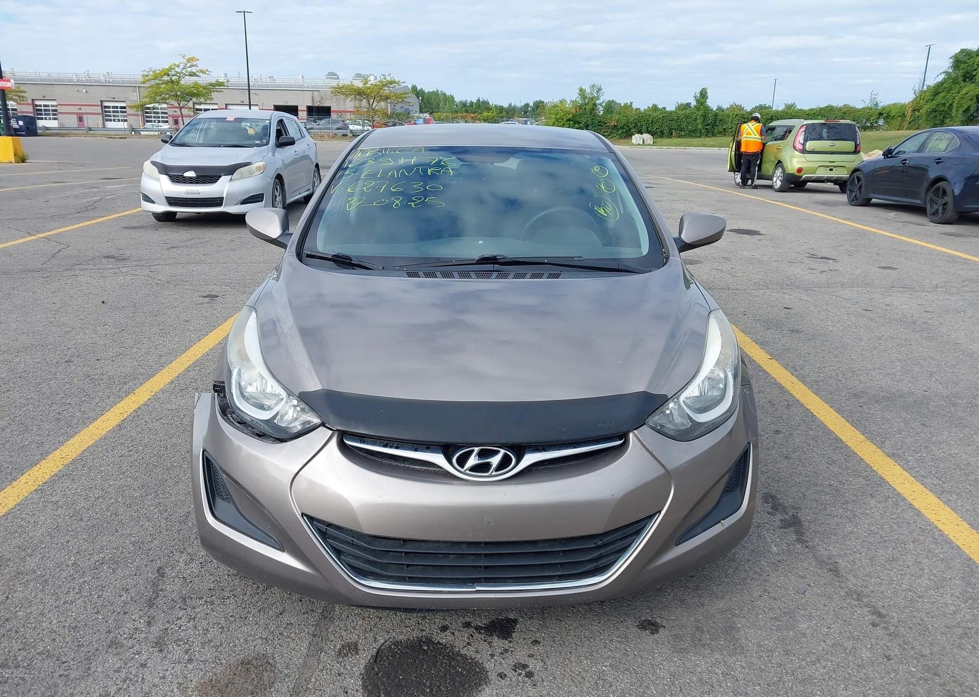 2015 HYUNDAI ELANTRA SE