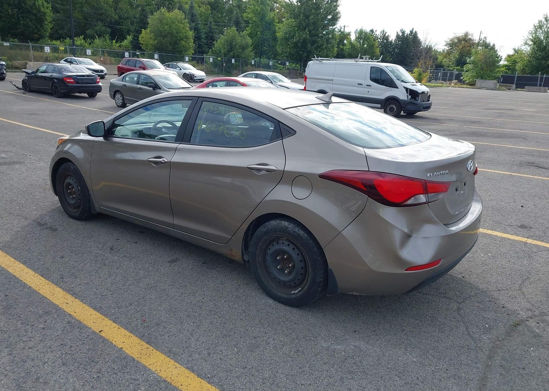 2015 HYUNDAI ELANTRA SE