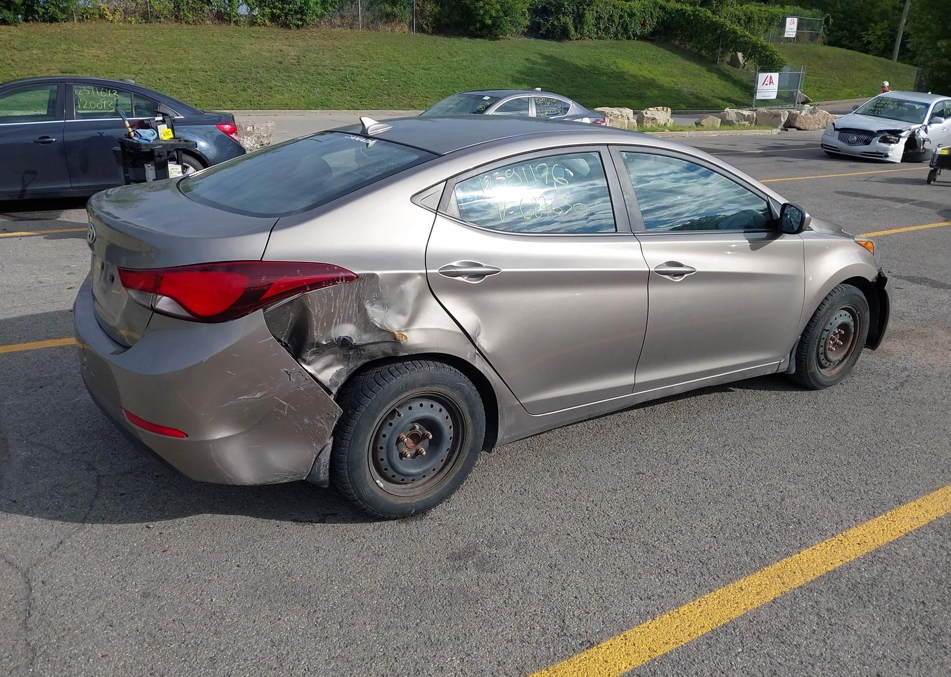 2015 HYUNDAI ELANTRA SE