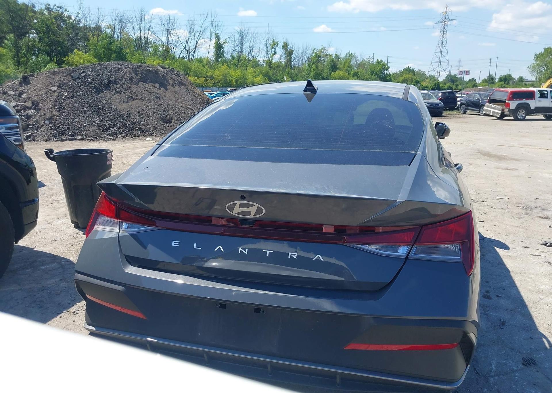 2025 HYUNDAI ELANTRA ESSENTIAL