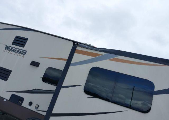 2014 WINNEBAGO MINNIE PLUS 5TH WHEEL TRAILER
