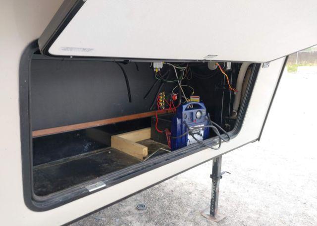 2014 WINNEBAGO MINNIE PLUS 5TH WHEEL TRAILER