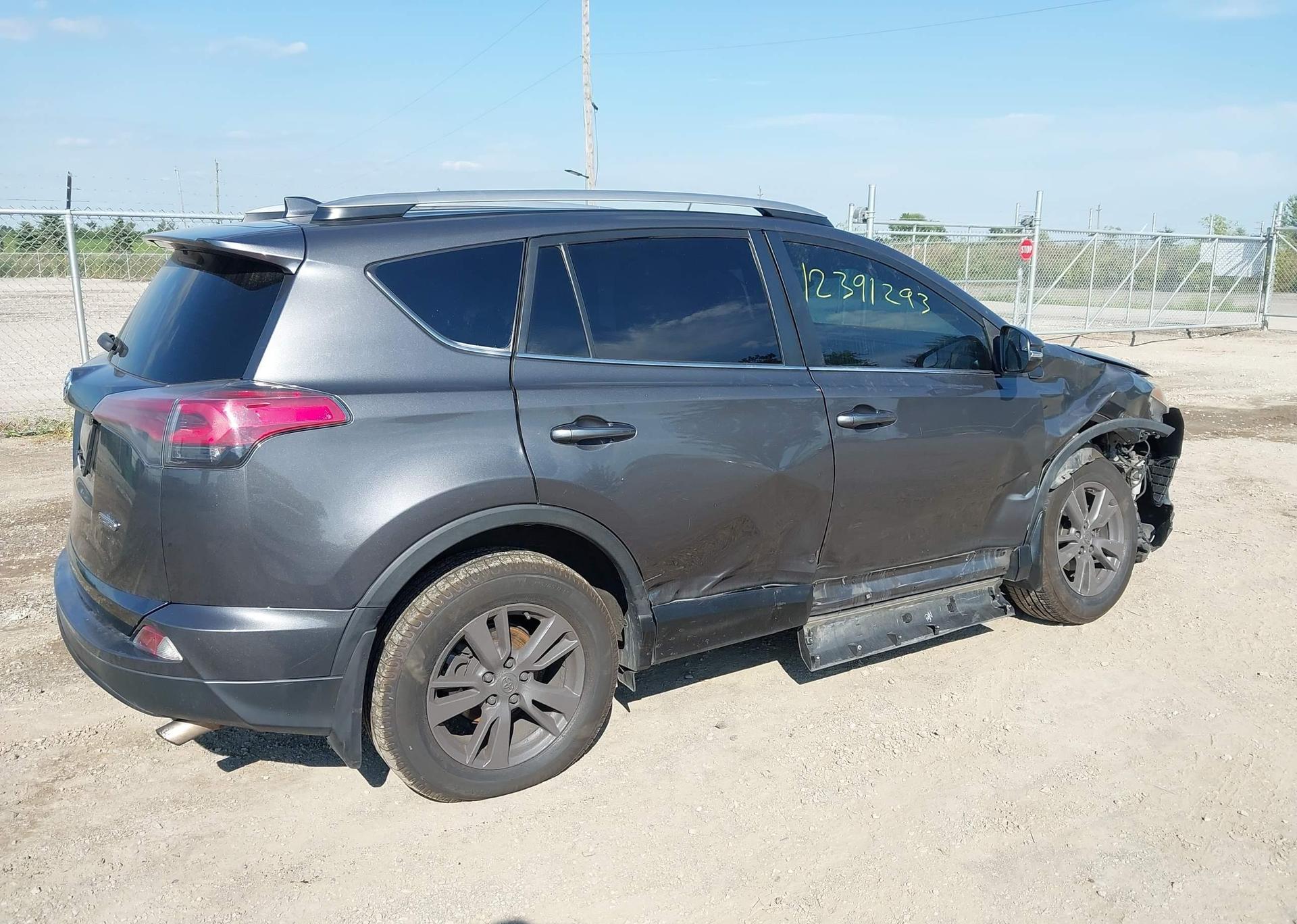 2018 TOYOTA RAV4 LE