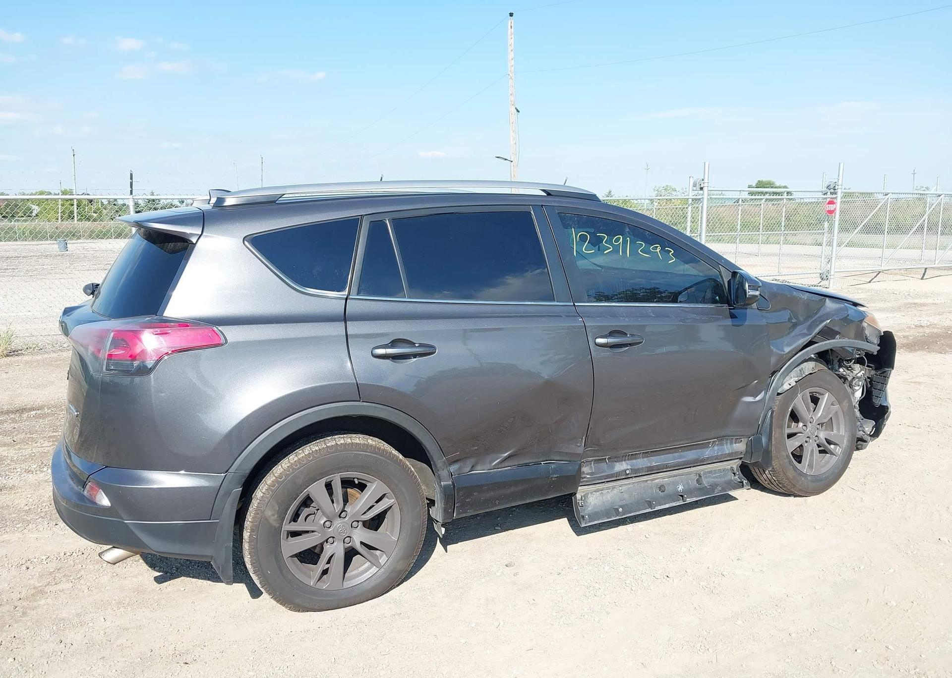 2018 TOYOTA RAV4 LE