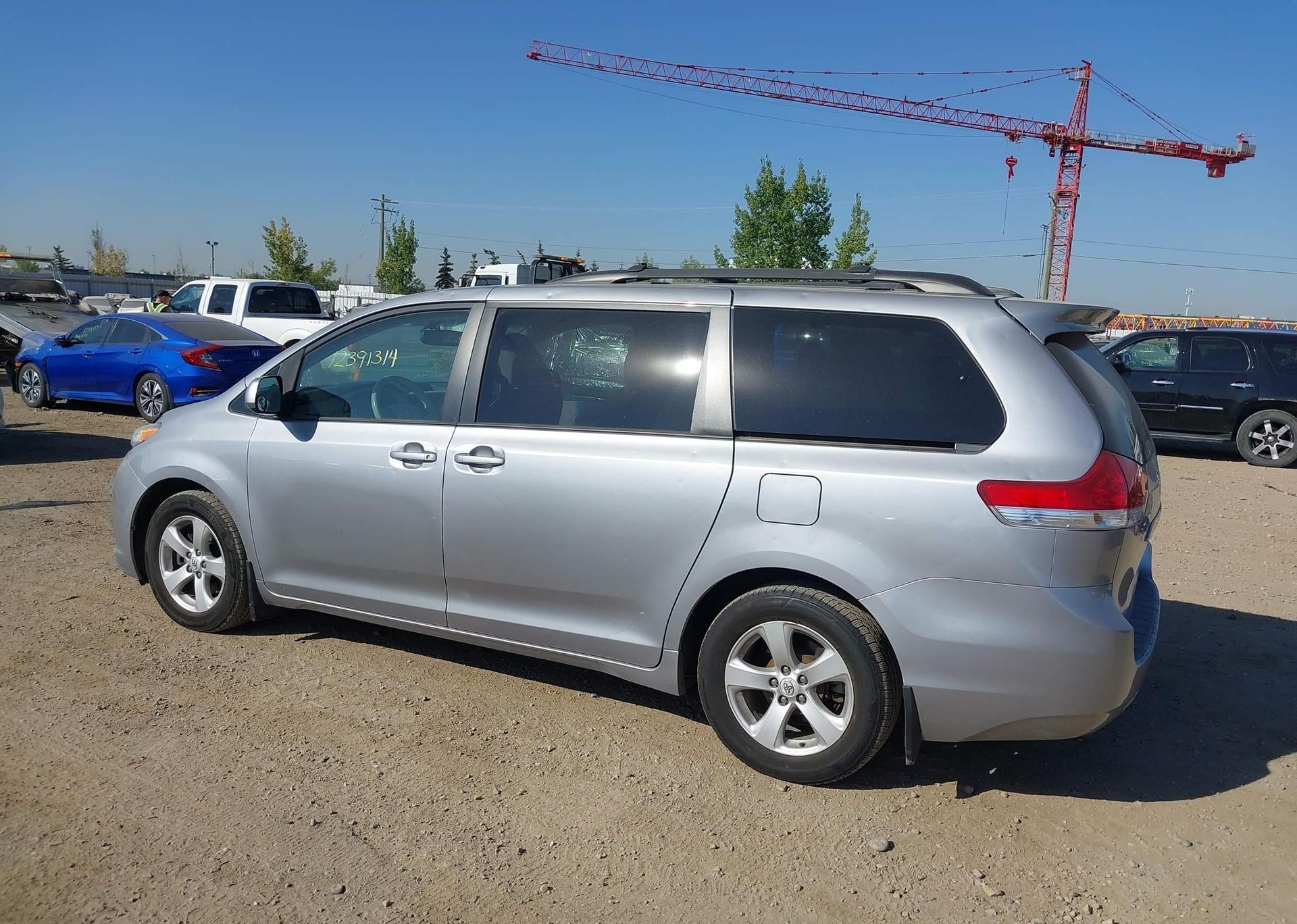 2012 TOYOTA SIENNA LE