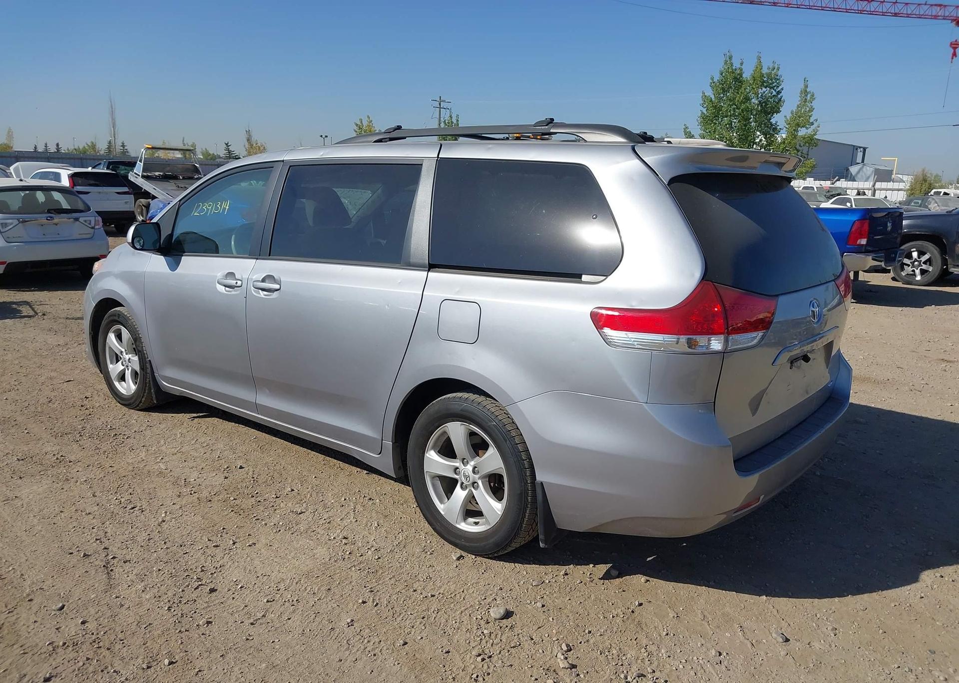 2012 TOYOTA SIENNA LE