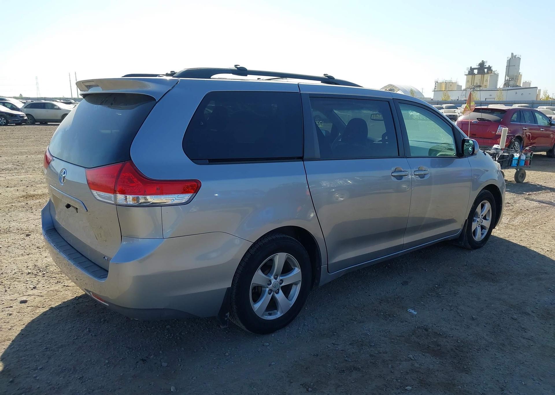 2012 TOYOTA SIENNA LE