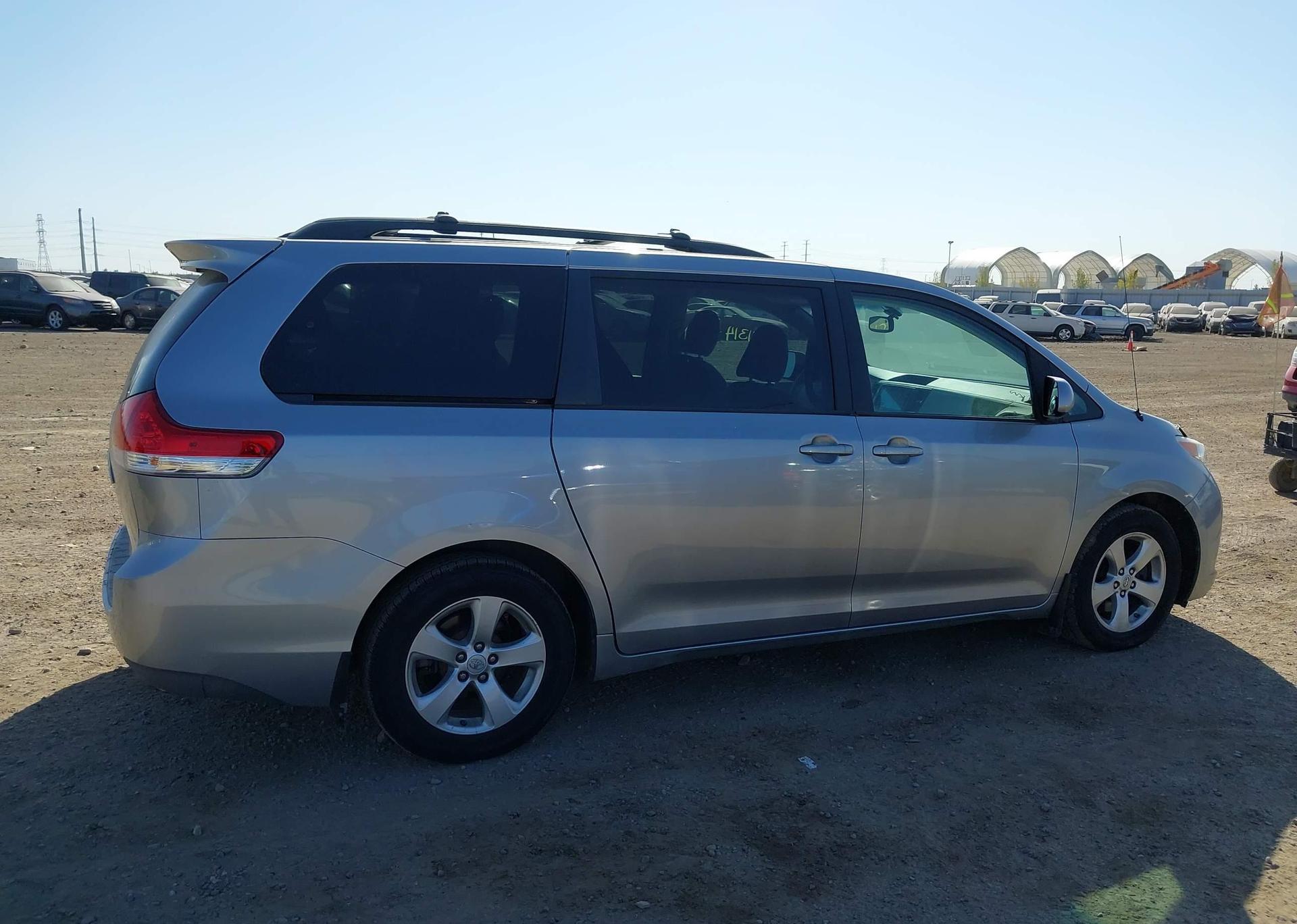 2012 TOYOTA SIENNA LE