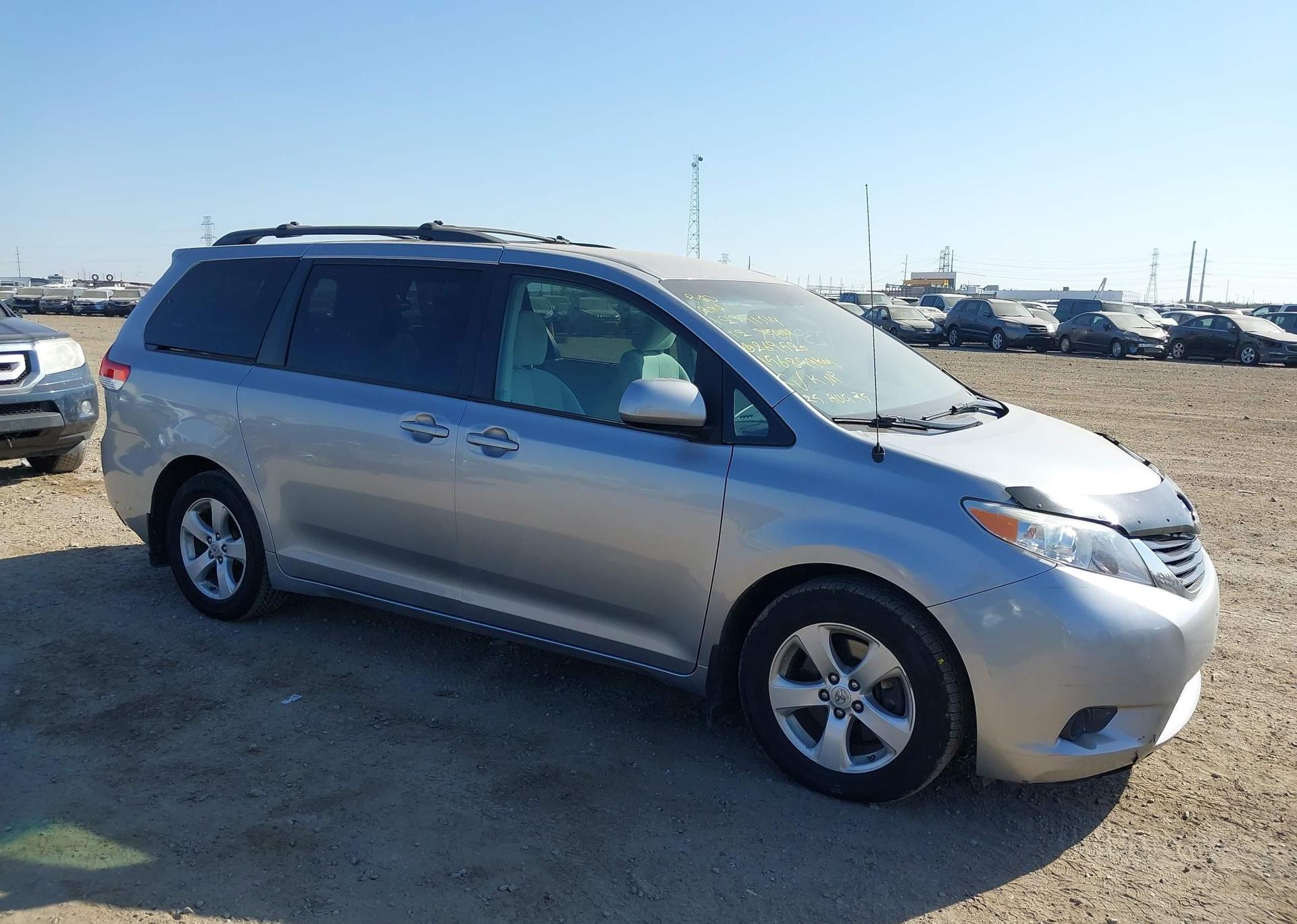 2012 TOYOTA SIENNA LE