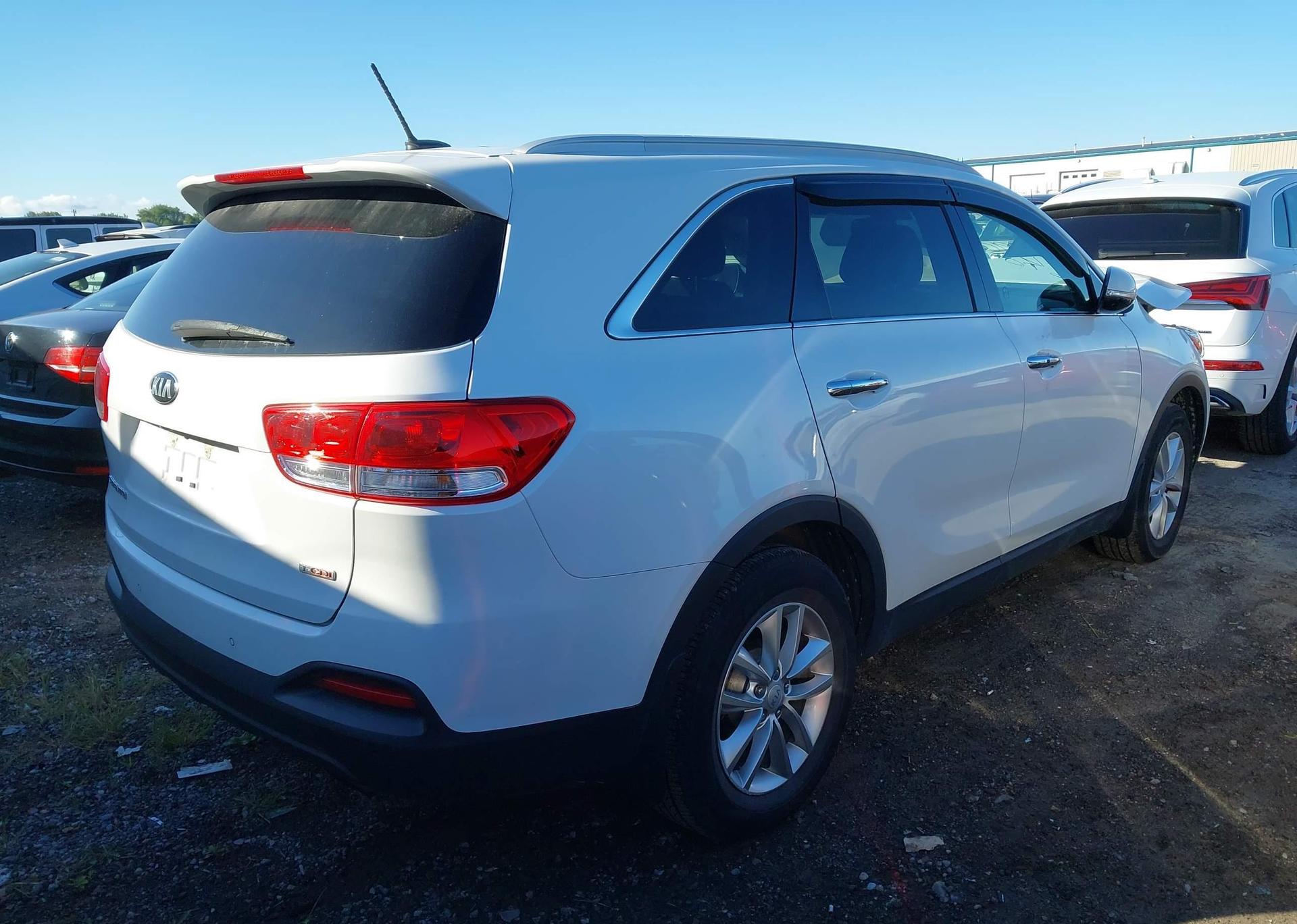 2016 KIA SORENTO LX