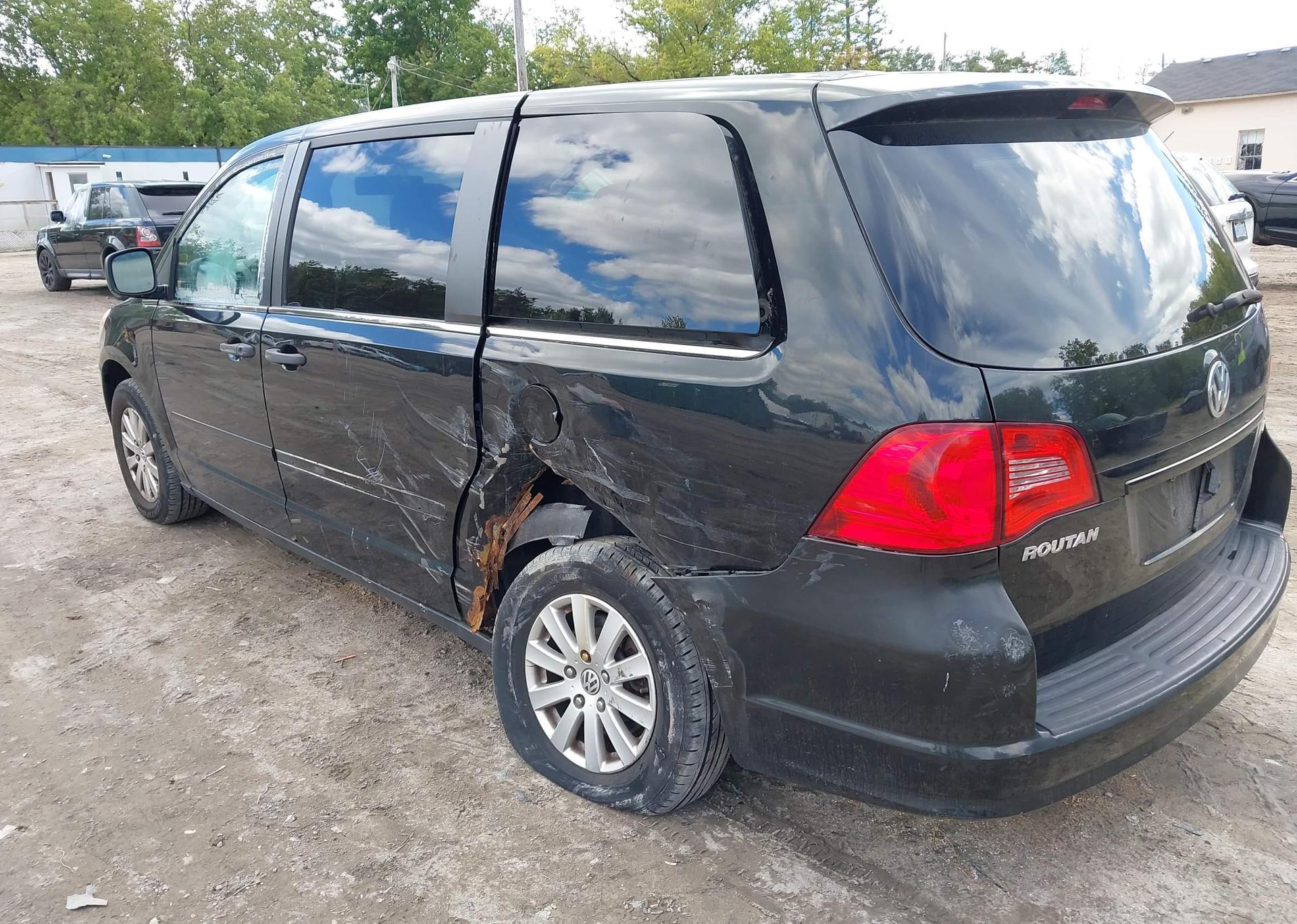 2010 VOLKSWAGEN ROUTAN S