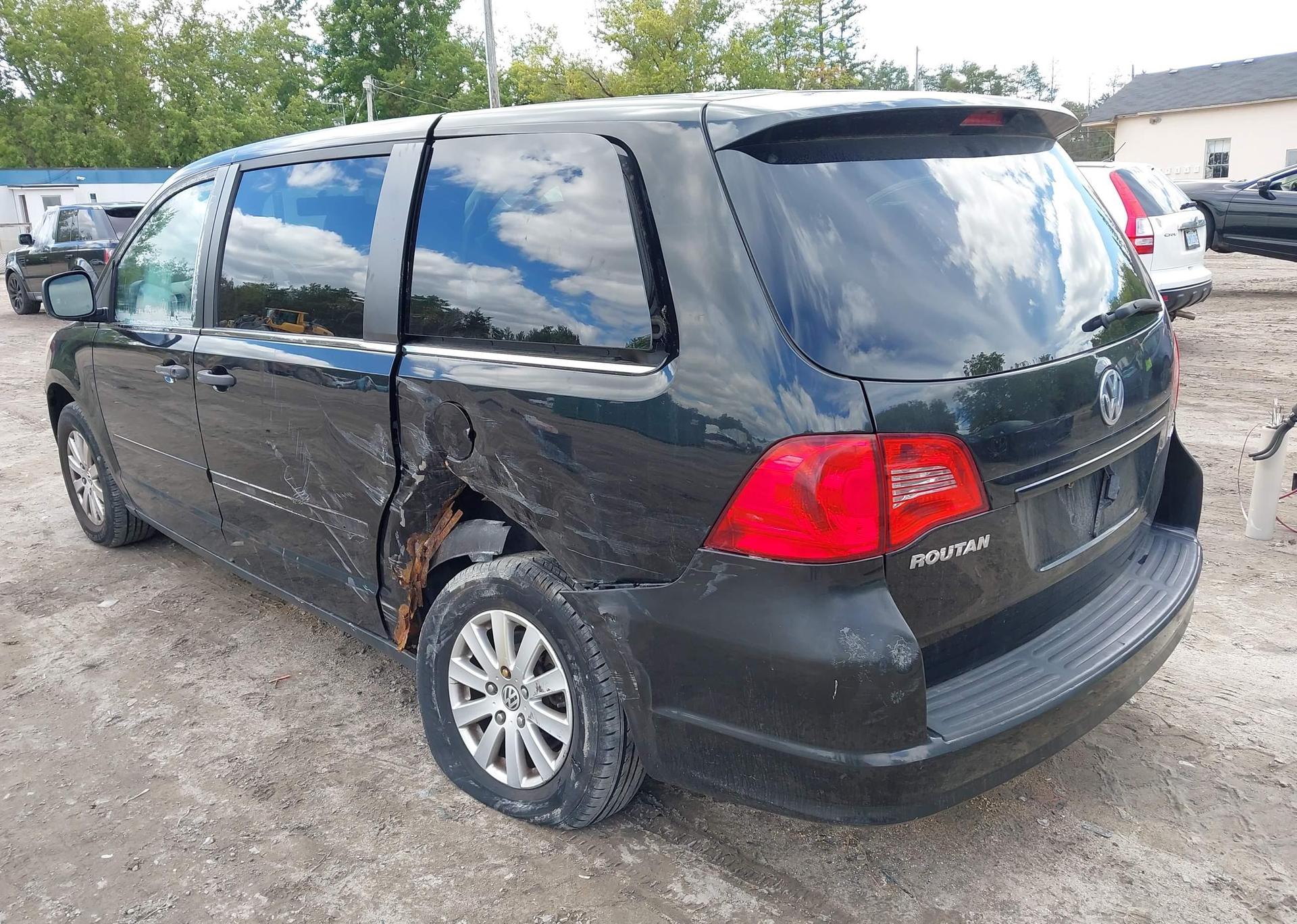 2010 VOLKSWAGEN ROUTAN S
