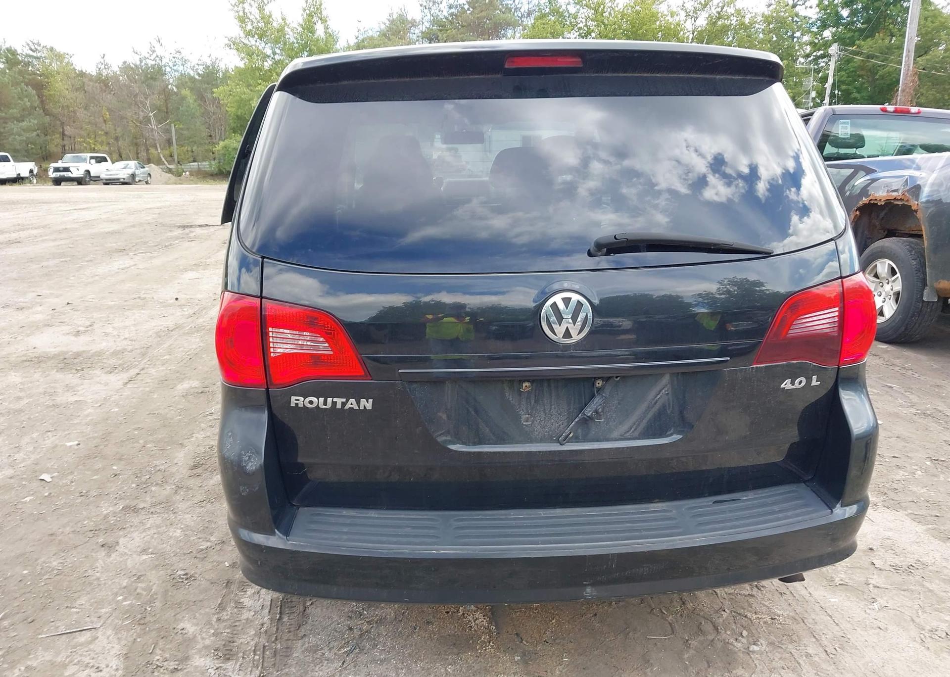 2010 VOLKSWAGEN ROUTAN S