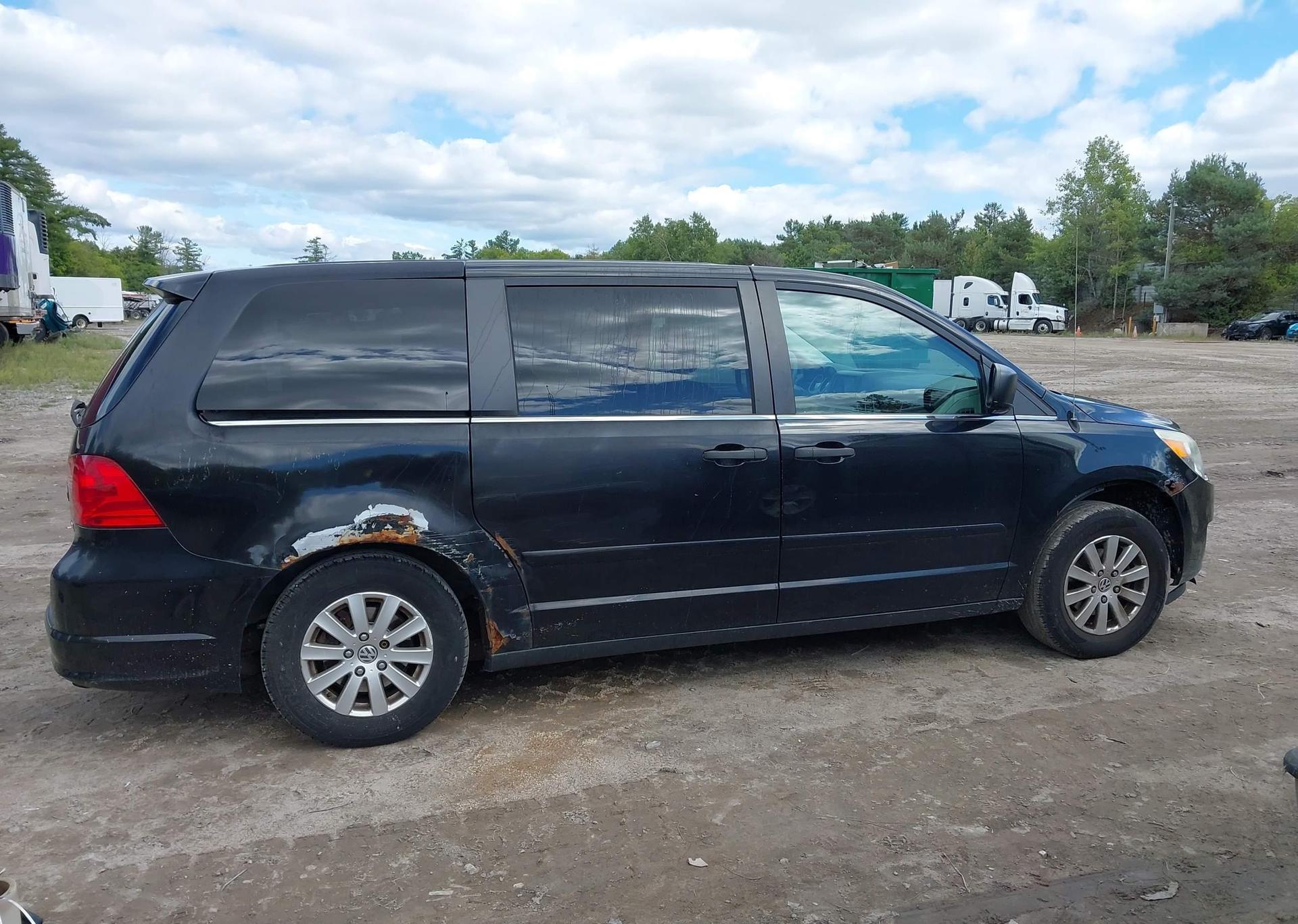 2010 VOLKSWAGEN ROUTAN S