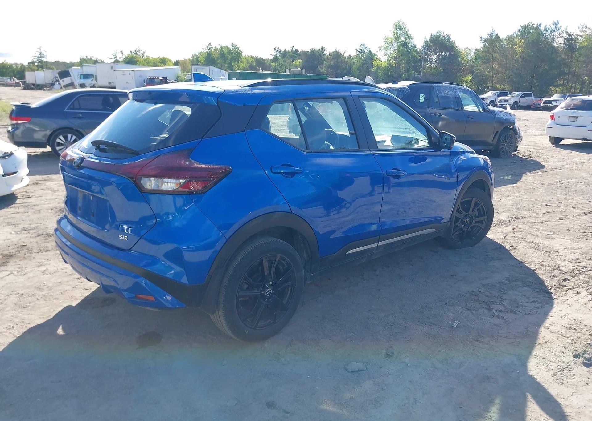 2024 NISSAN KICKS SR