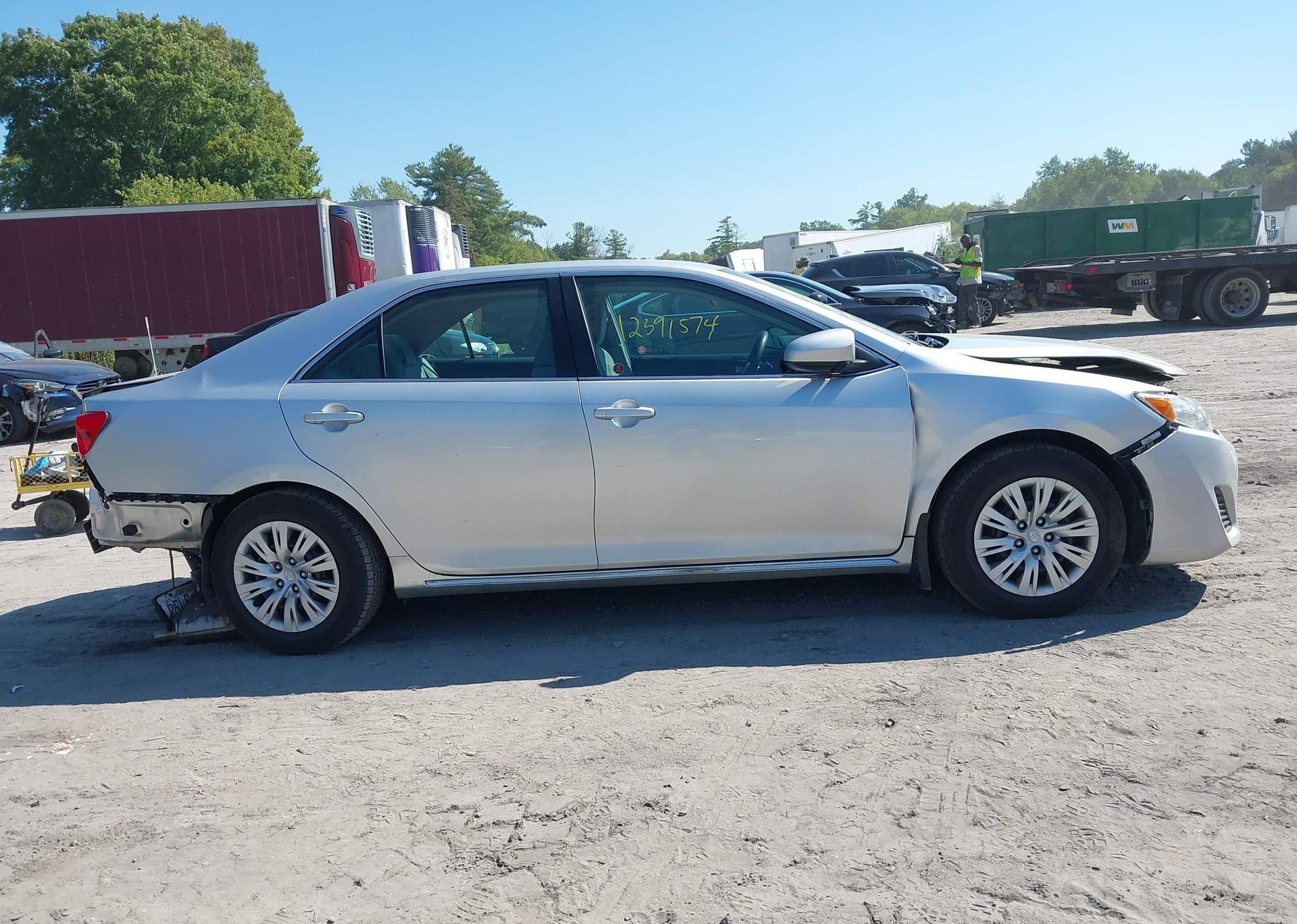 2014 TOYOTA CAMRY