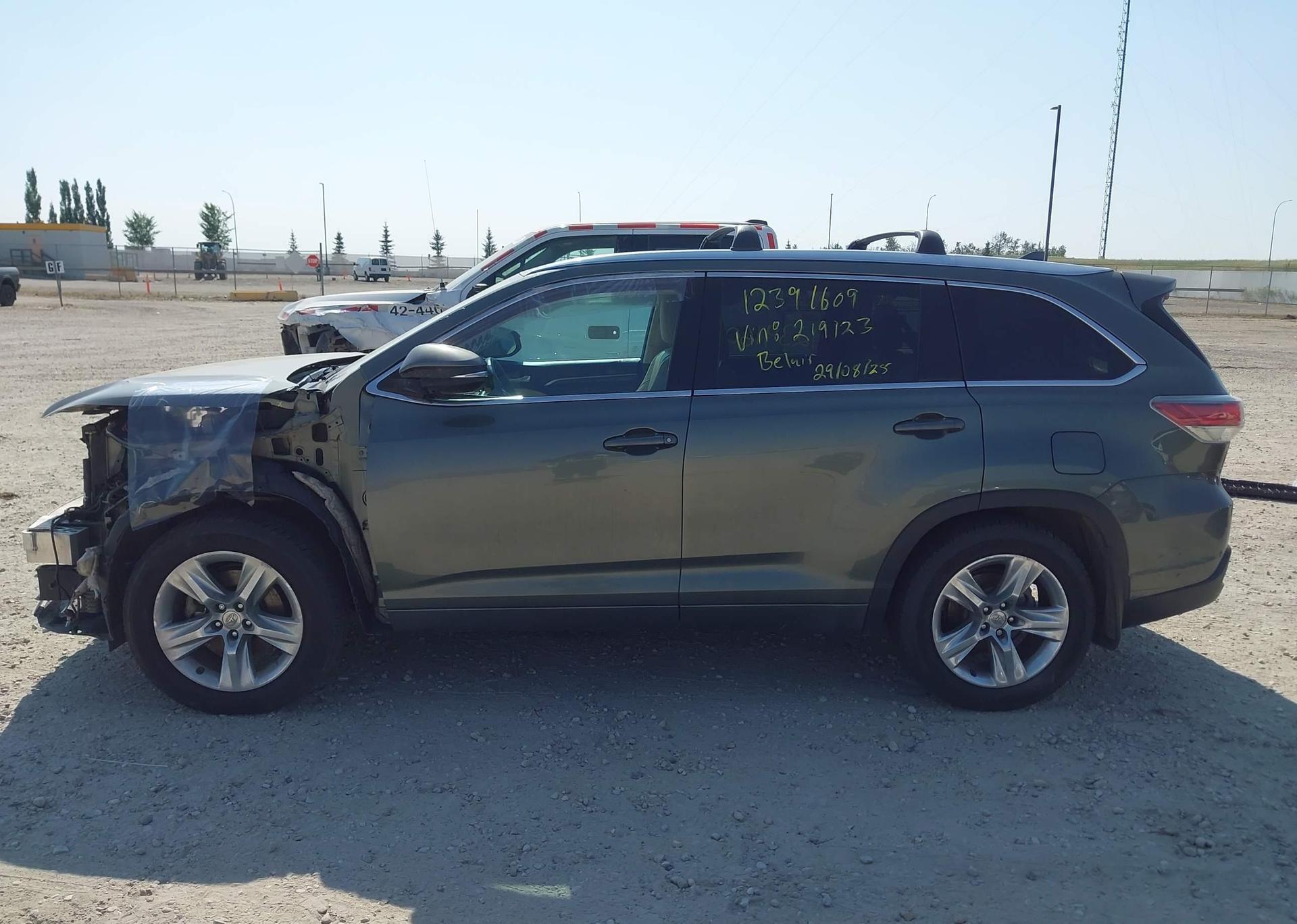 2015 TOYOTA HIGHLANDER LIMITED