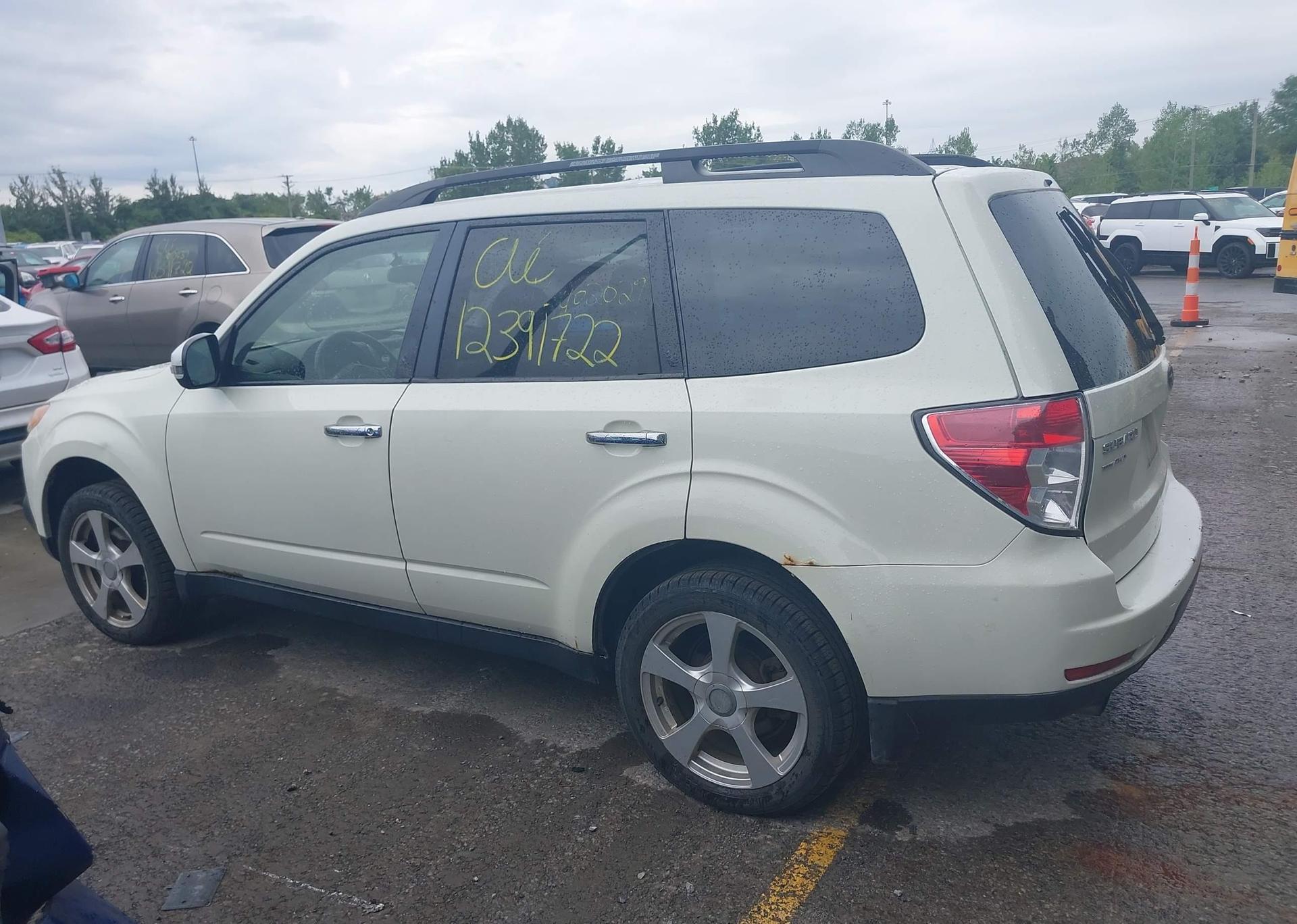 2013 SUBARU FORESTER LIMITED