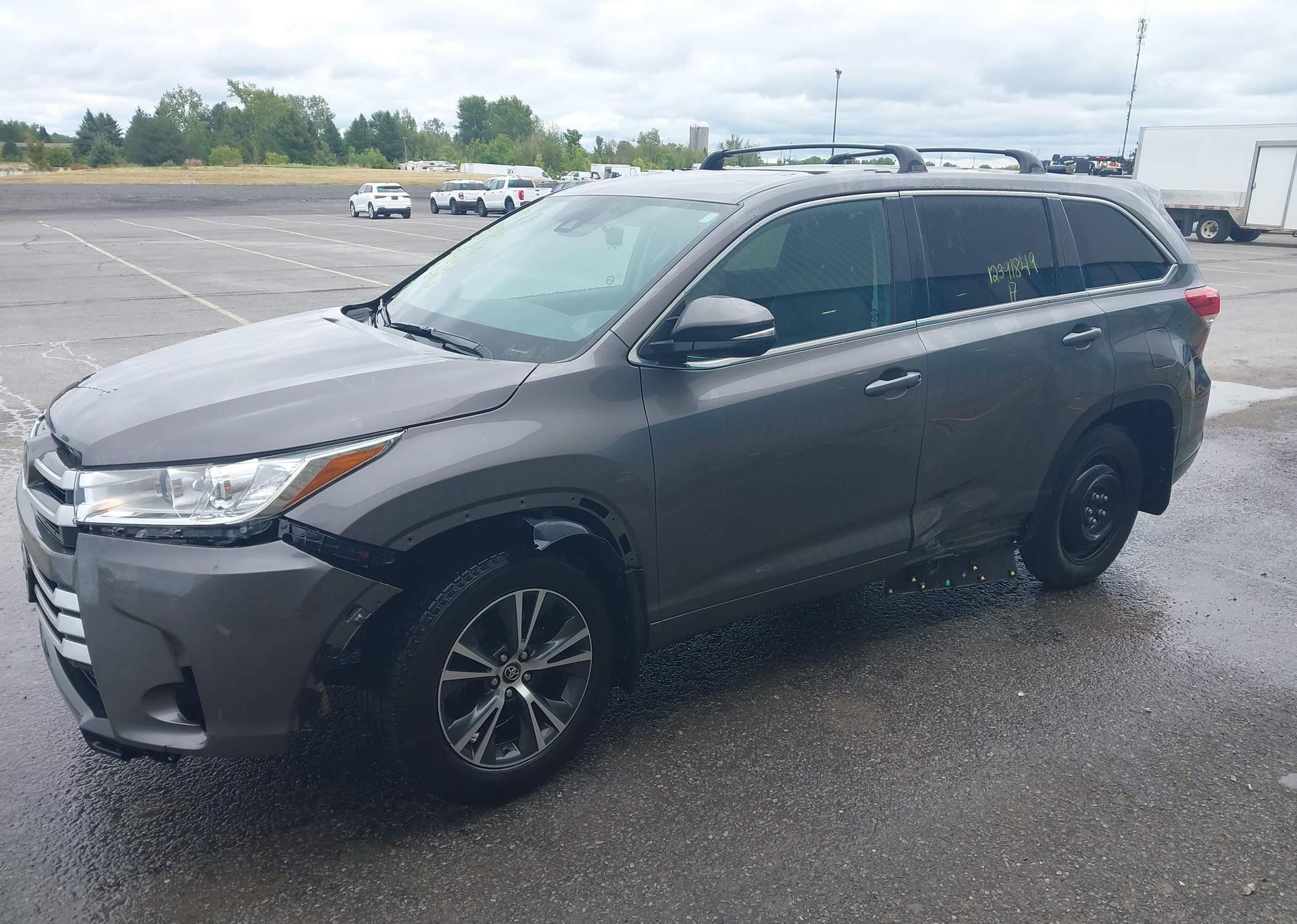 2017 TOYOTA HIGHLANDER LE