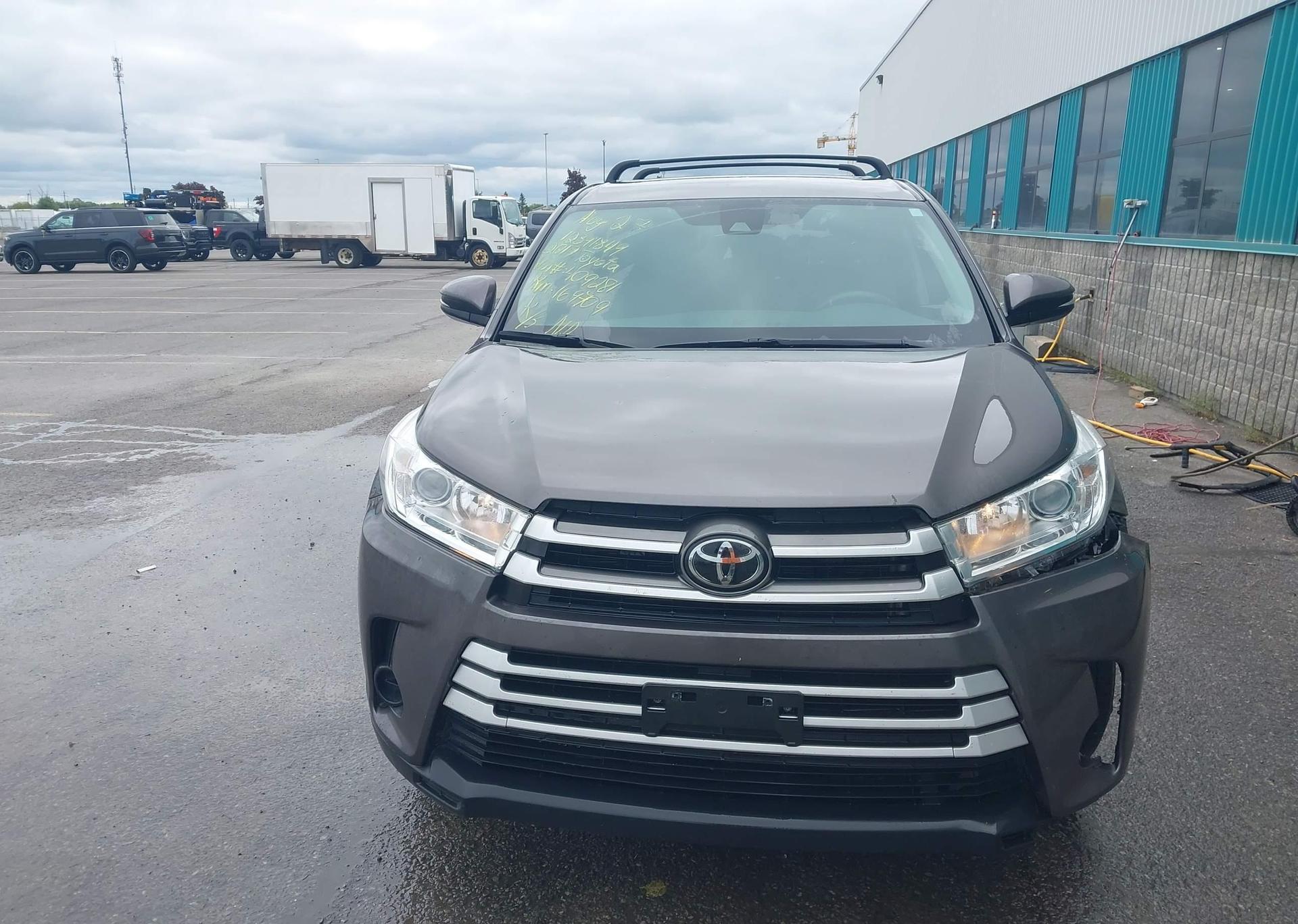 2017 TOYOTA HIGHLANDER LE