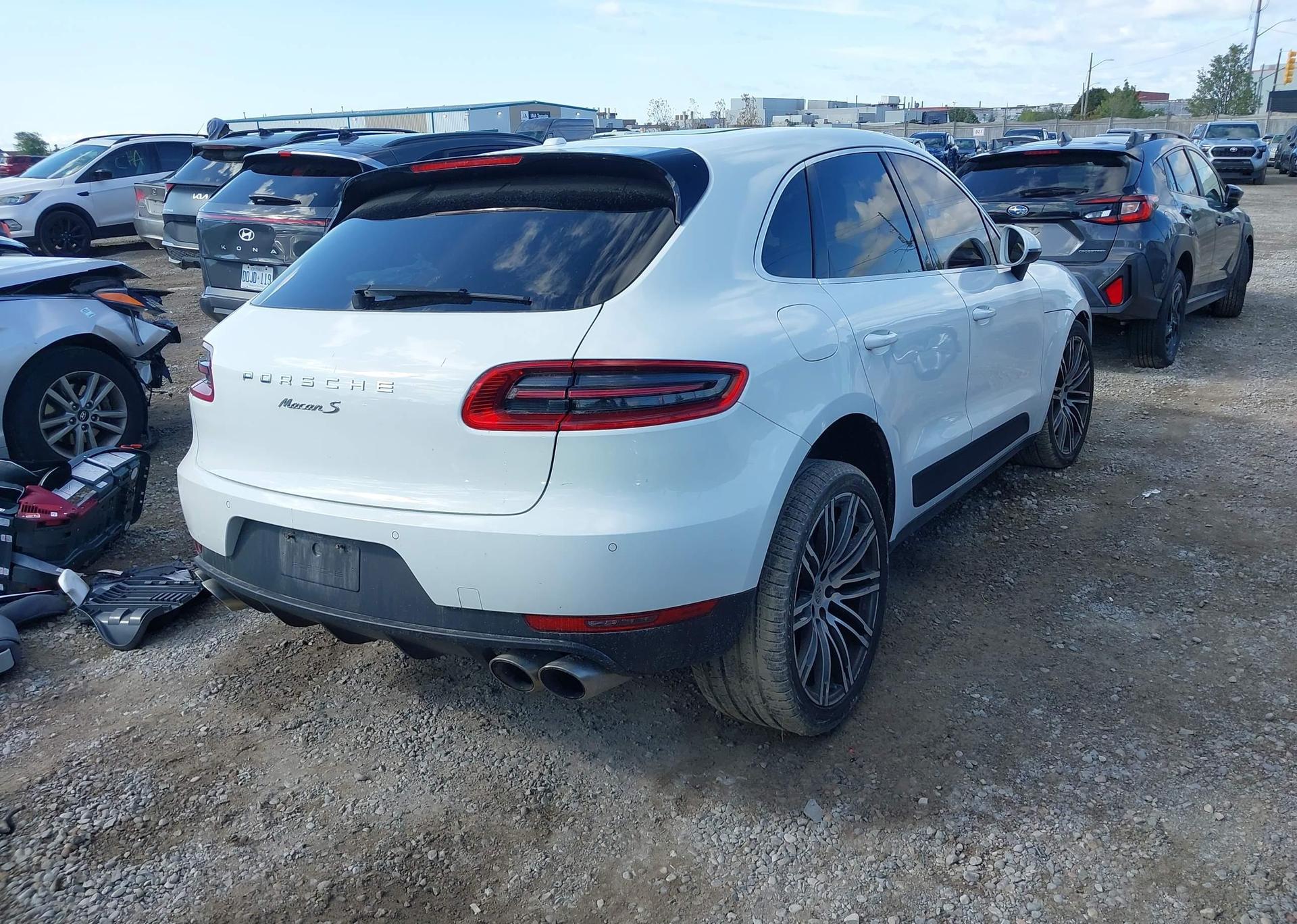 2015 PORSCHE MACAN