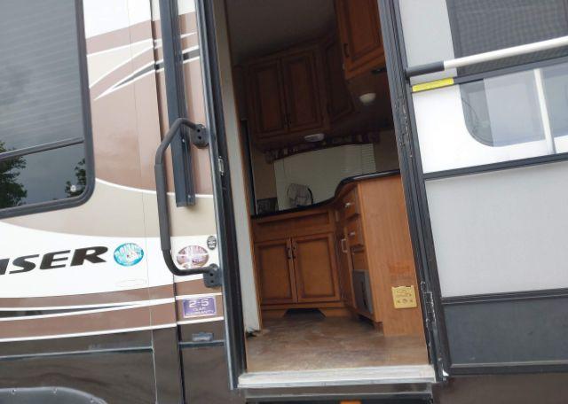 2012 CROSSROADS CRUISER 5 TH WHEEL