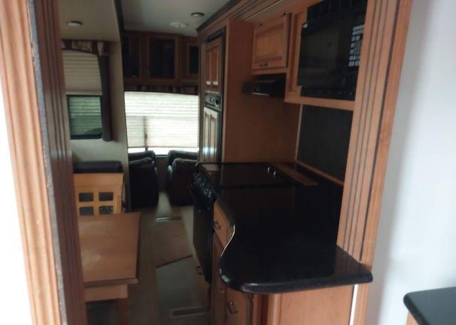 2012 CROSSROADS CRUISER 5 TH WHEEL