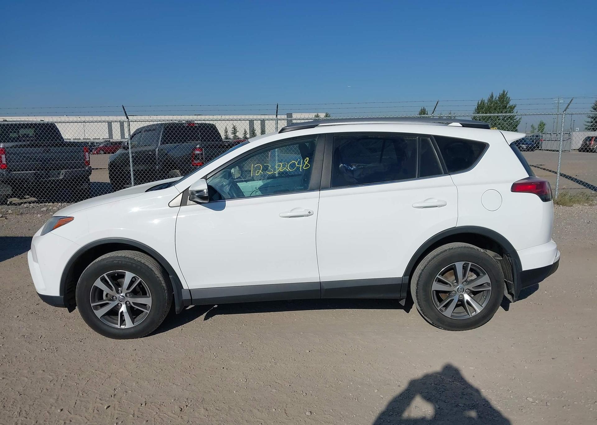 2018 TOYOTA RAV4 LE