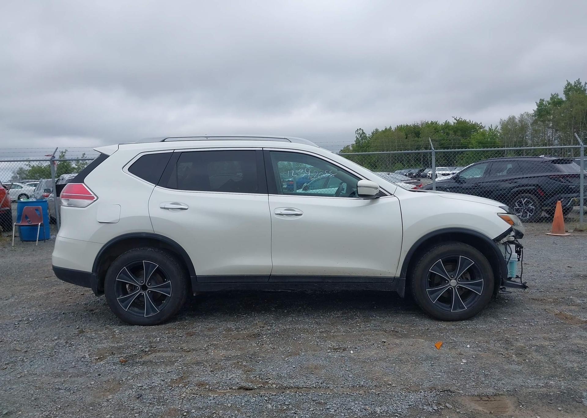 2015 NISSAN ROGUE S