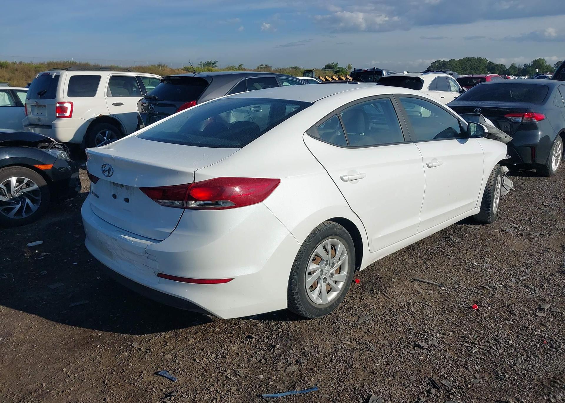 2017 HYUNDAI ELANTRA LE