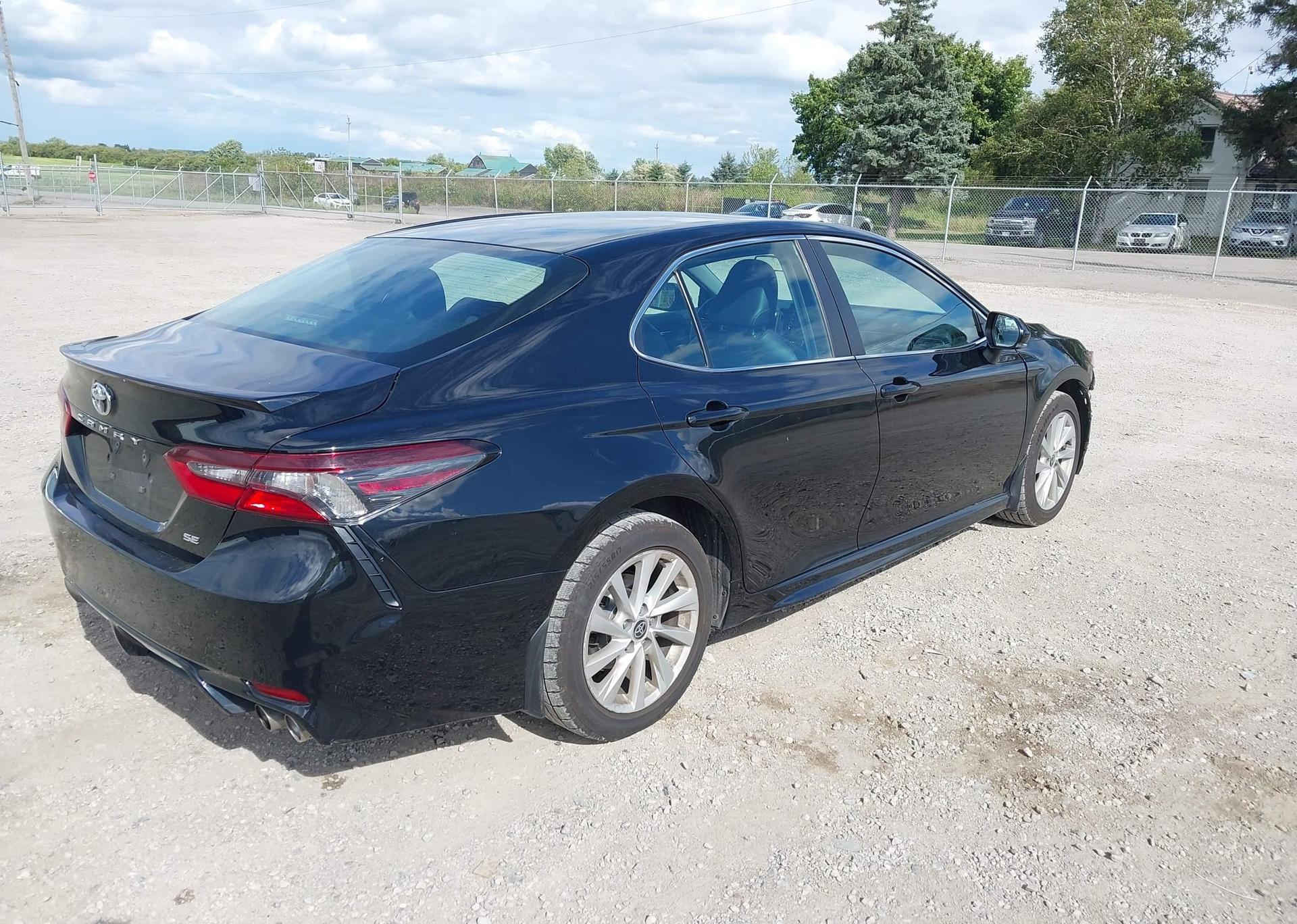 2022 TOYOTA CAMRY SE