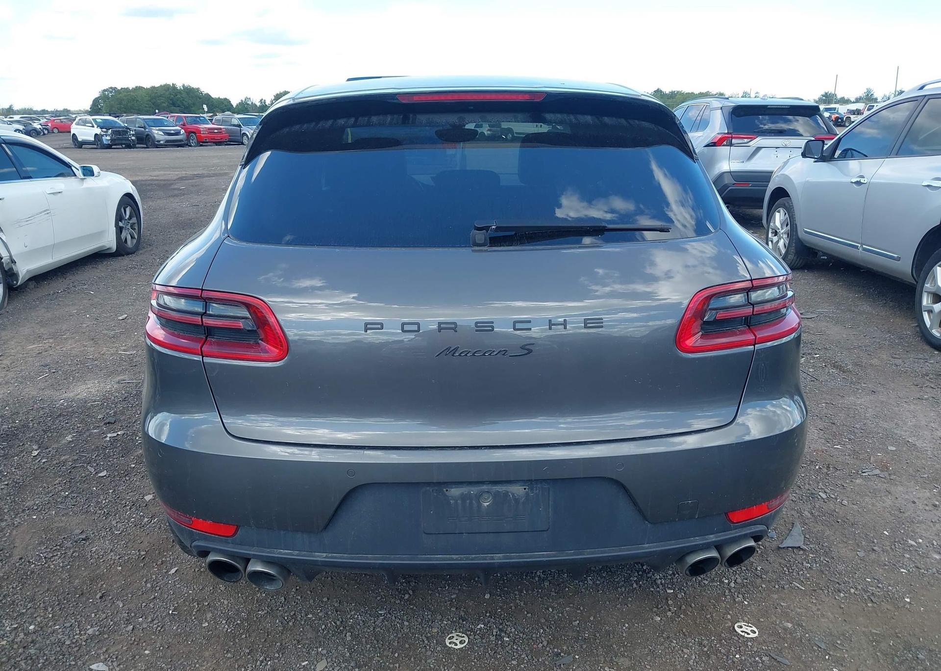 2016 PORSCHE MACAN S
