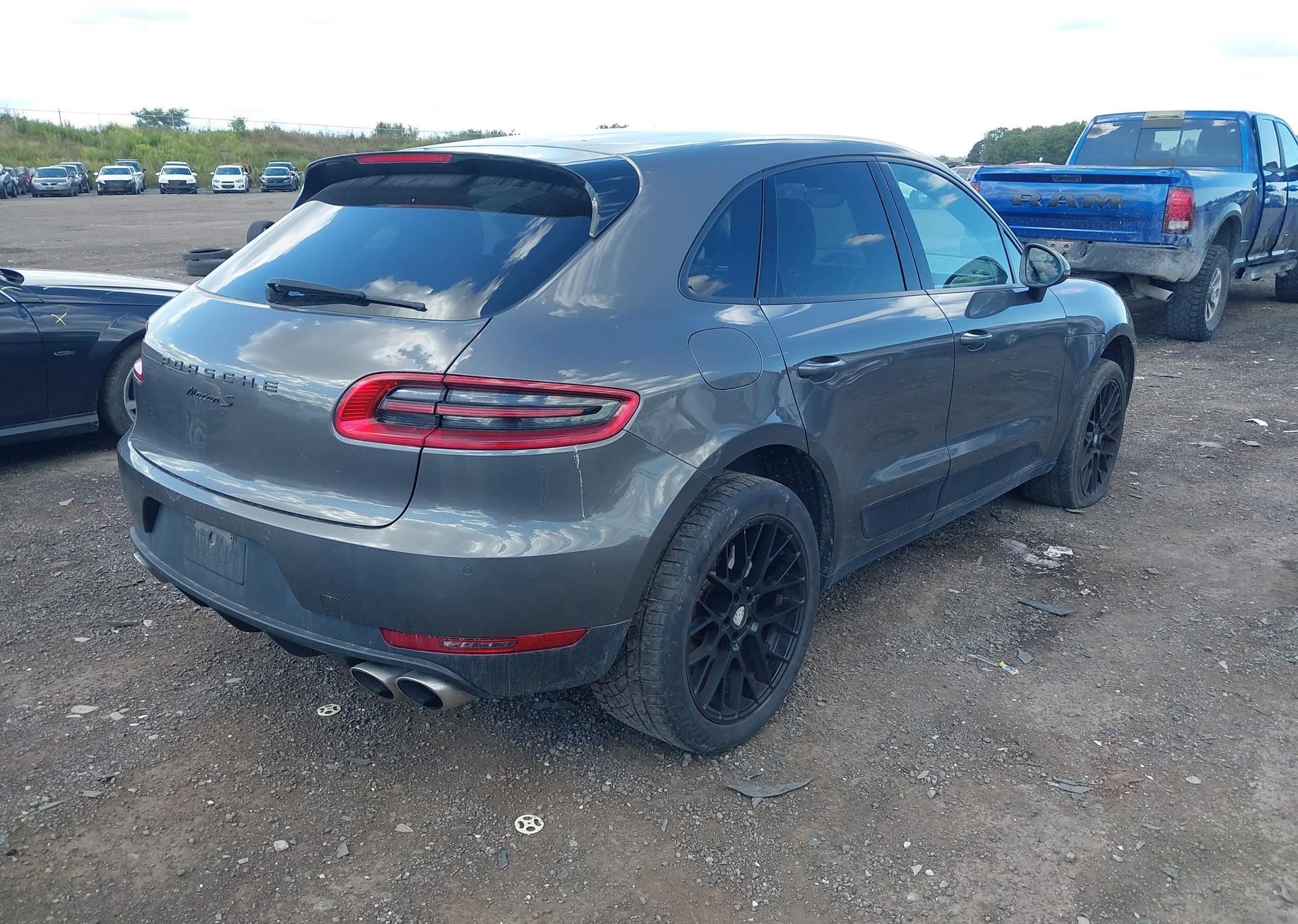 2016 PORSCHE MACAN S