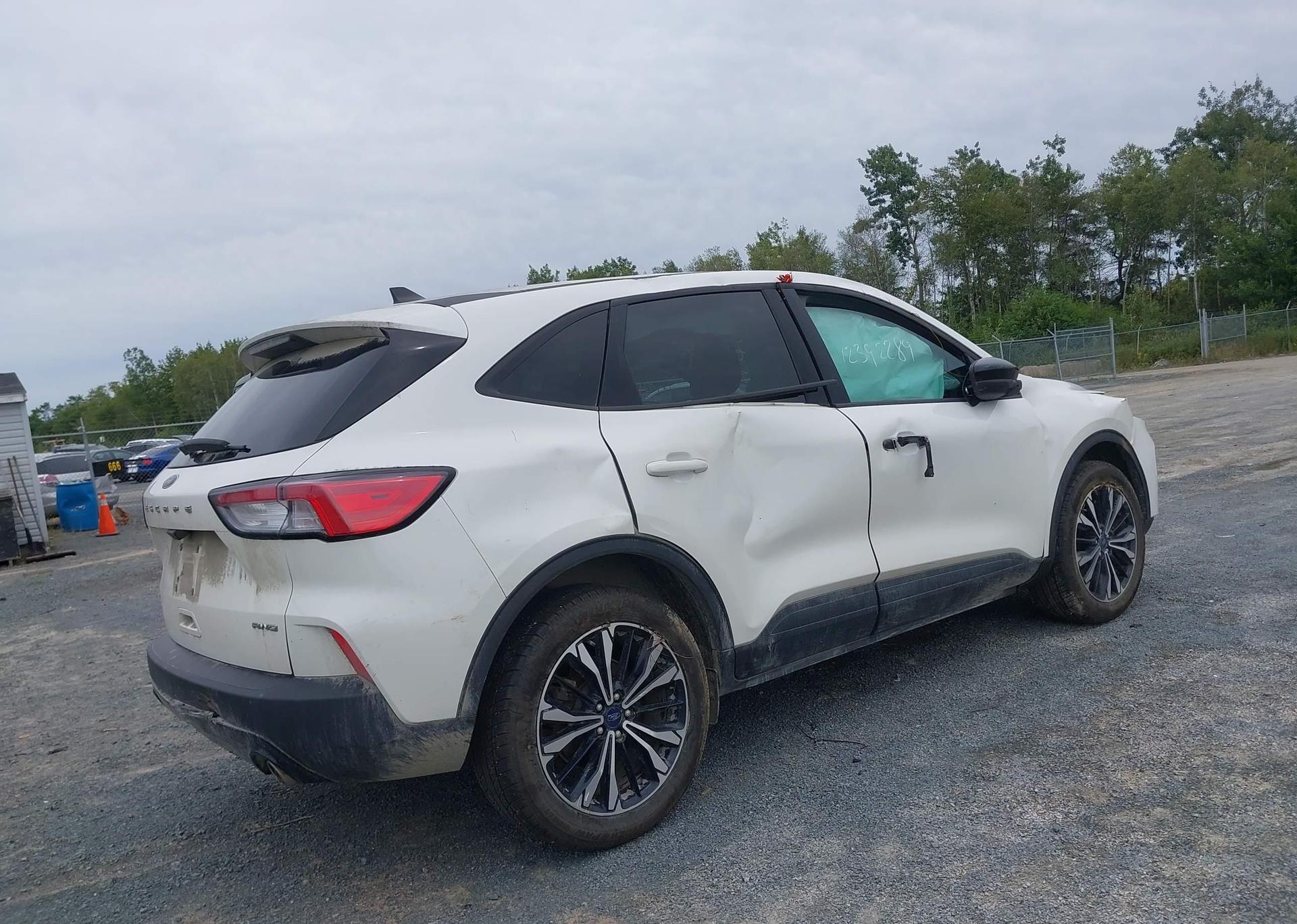 2021 FORD ESCAPE SE