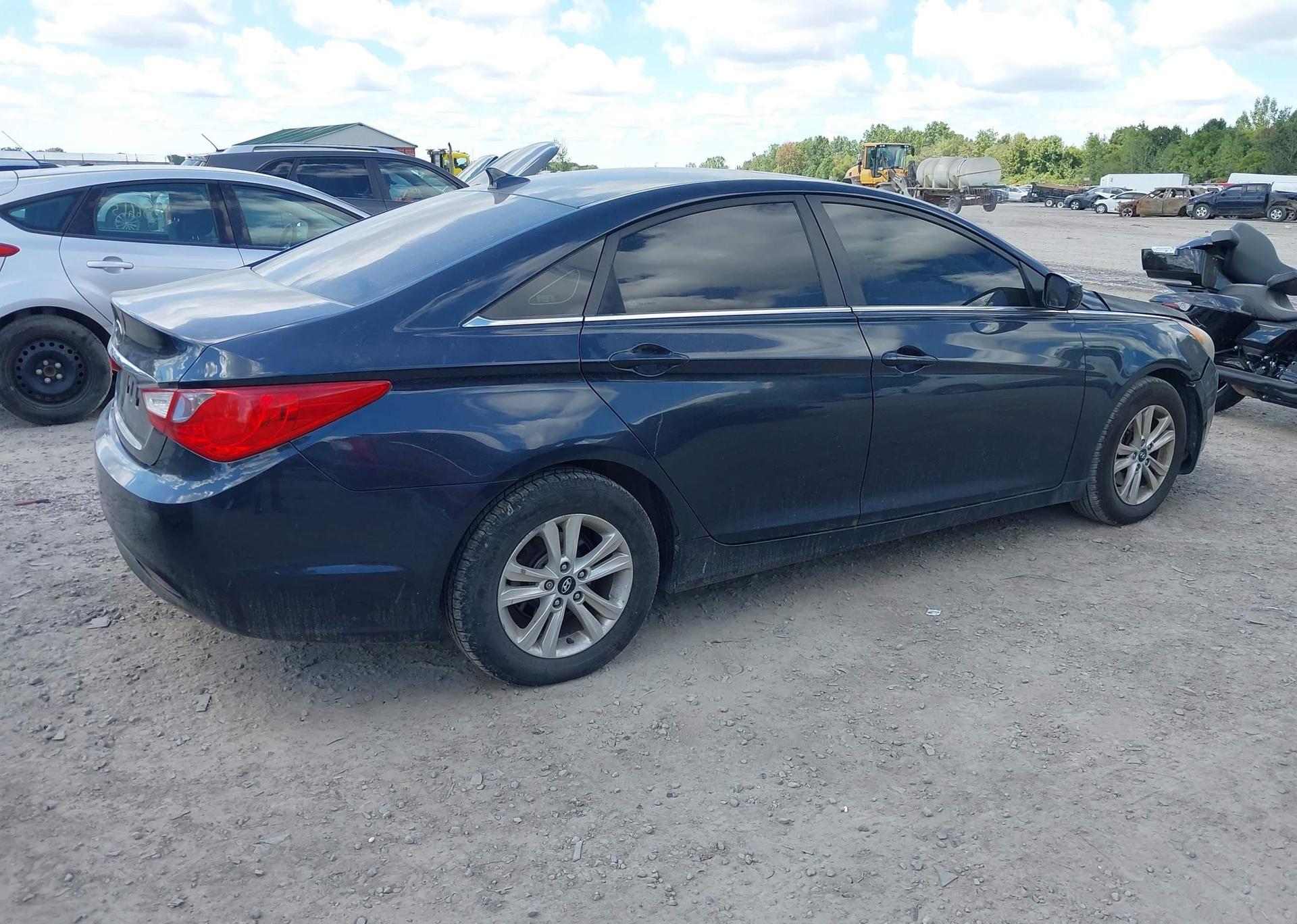 2011 HYUNDAI SONATA GLS