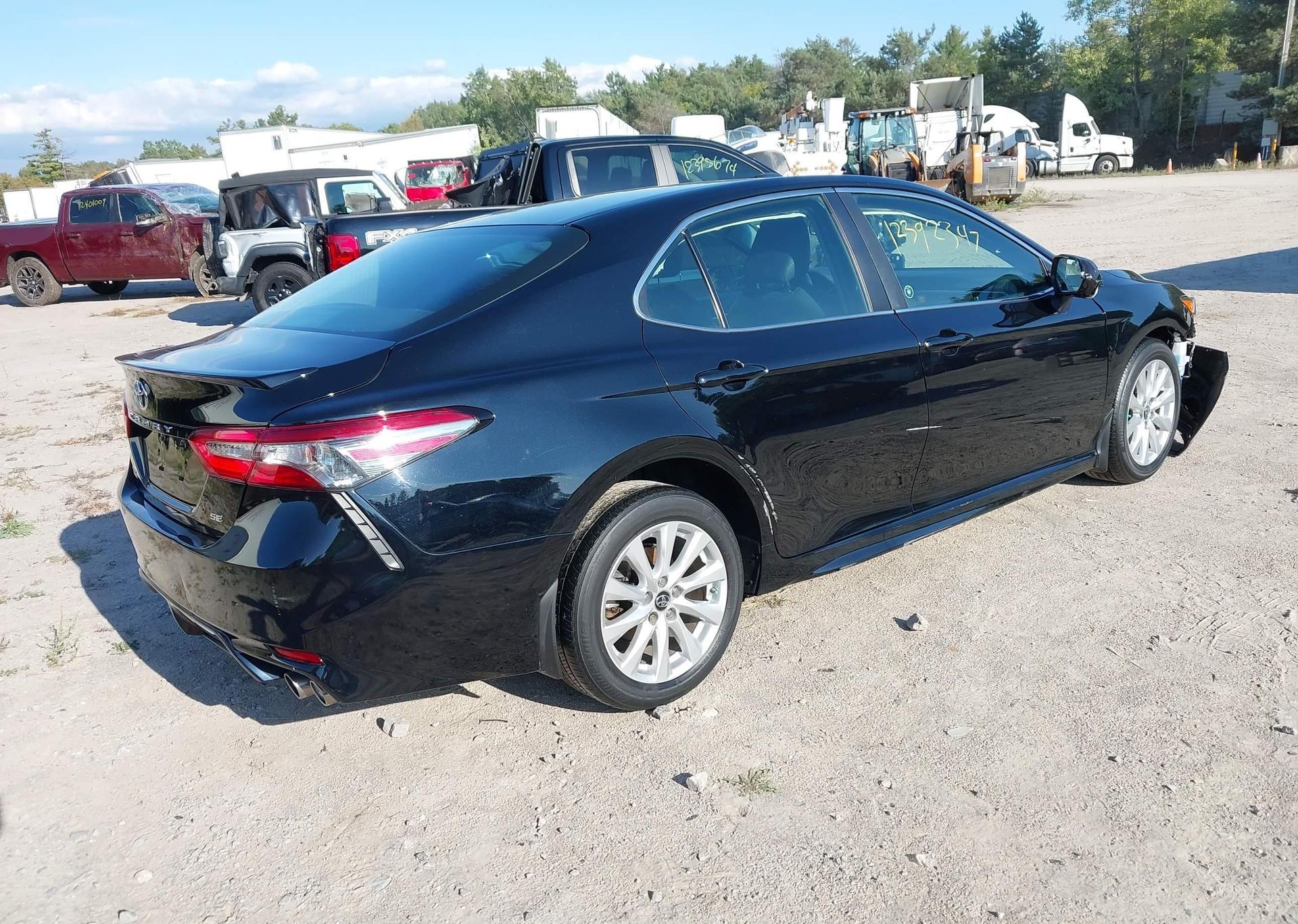 2018 TOYOTA CAMRY SE