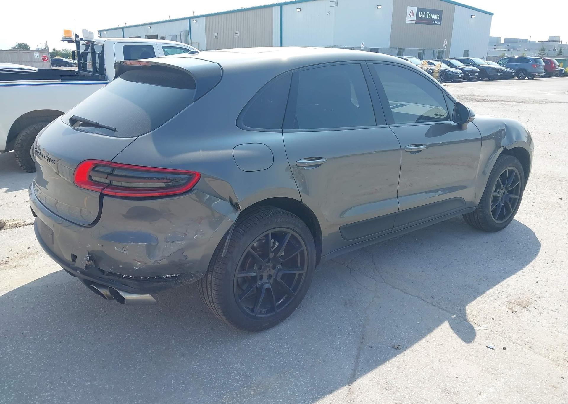 2015 PORSCHE MACAN S