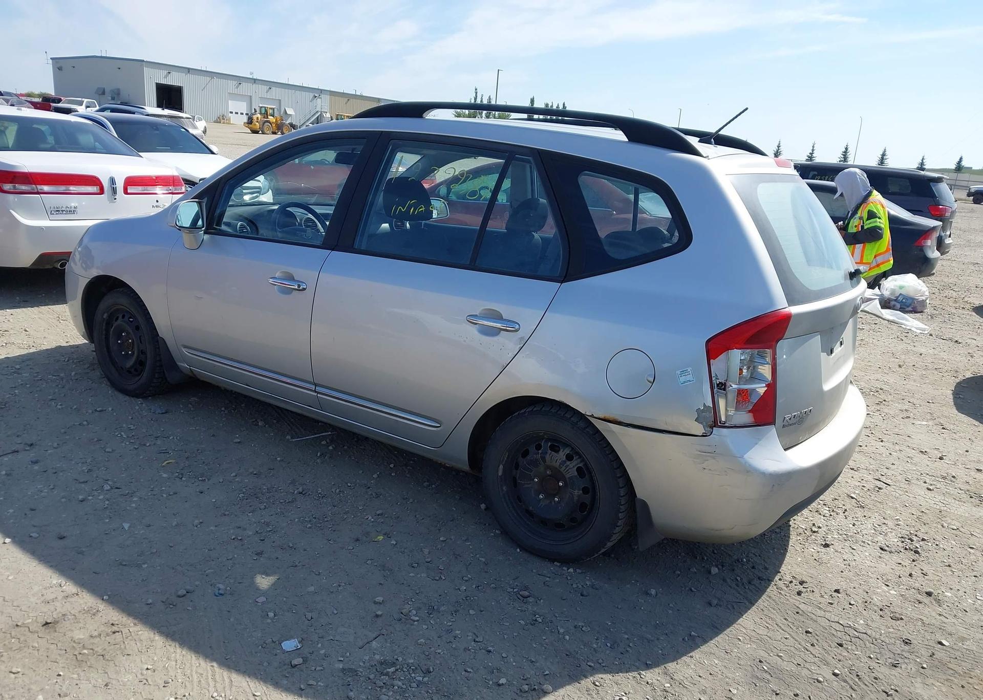 2009 KIA RONDO