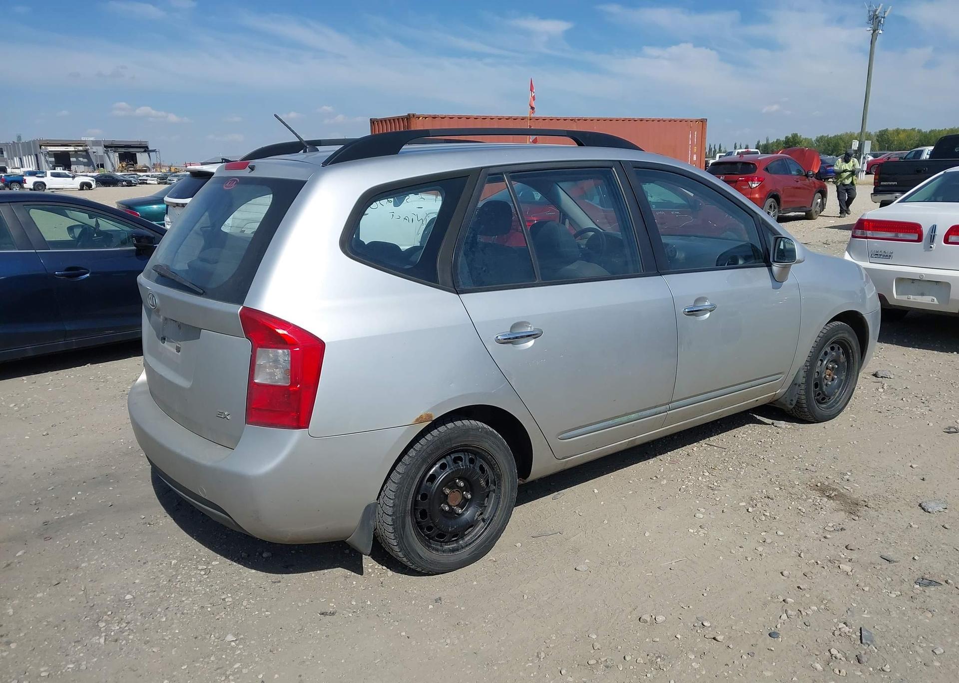 2009 KIA RONDO