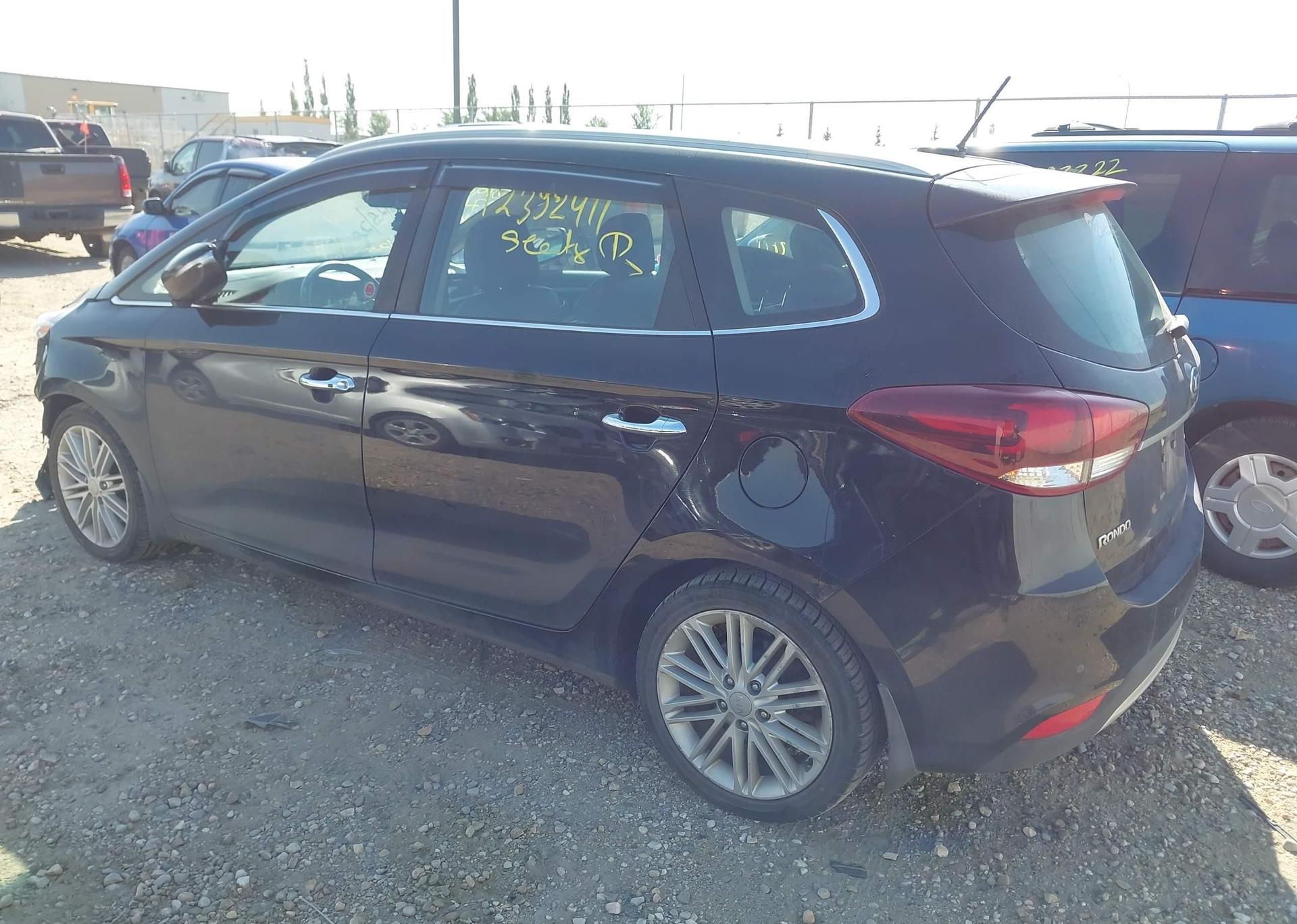 2017 KIA RONDO EX