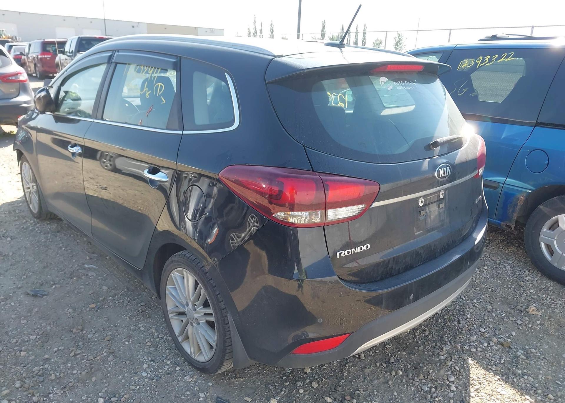 2017 KIA RONDO EX