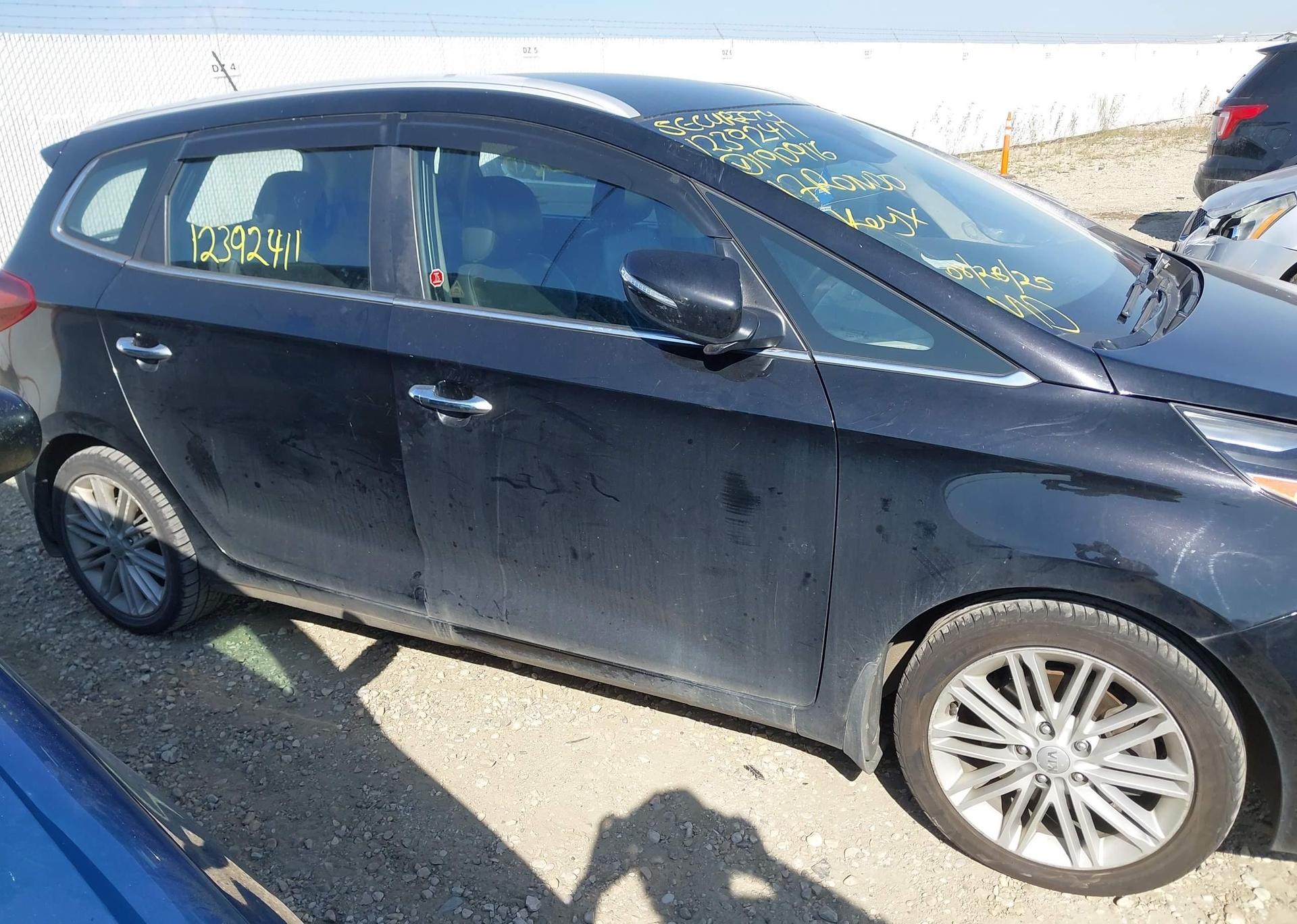 2017 KIA RONDO EX