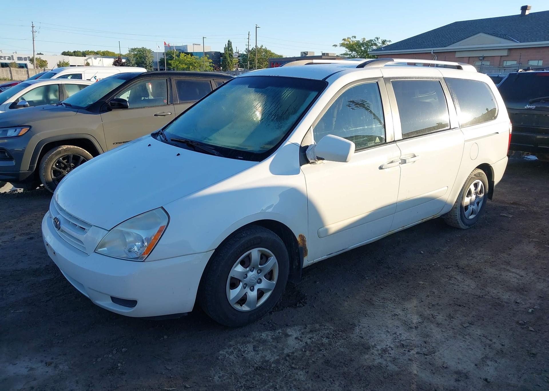 2010 KIA SEDONA LX